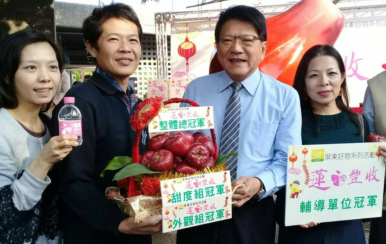 屏東優質蓮霧評鑑賽公平性受疑，外界質疑佳冬鄉農會球員兼裁判。（翻攝畫面）