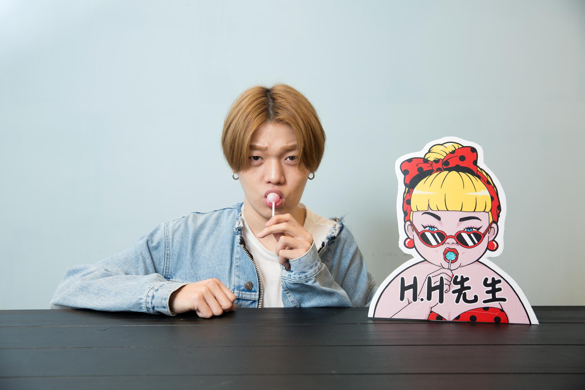 H.H先生創造出肉感女孩「美美」,讓他在網路爆紅,至今擁有156萬粉絲。