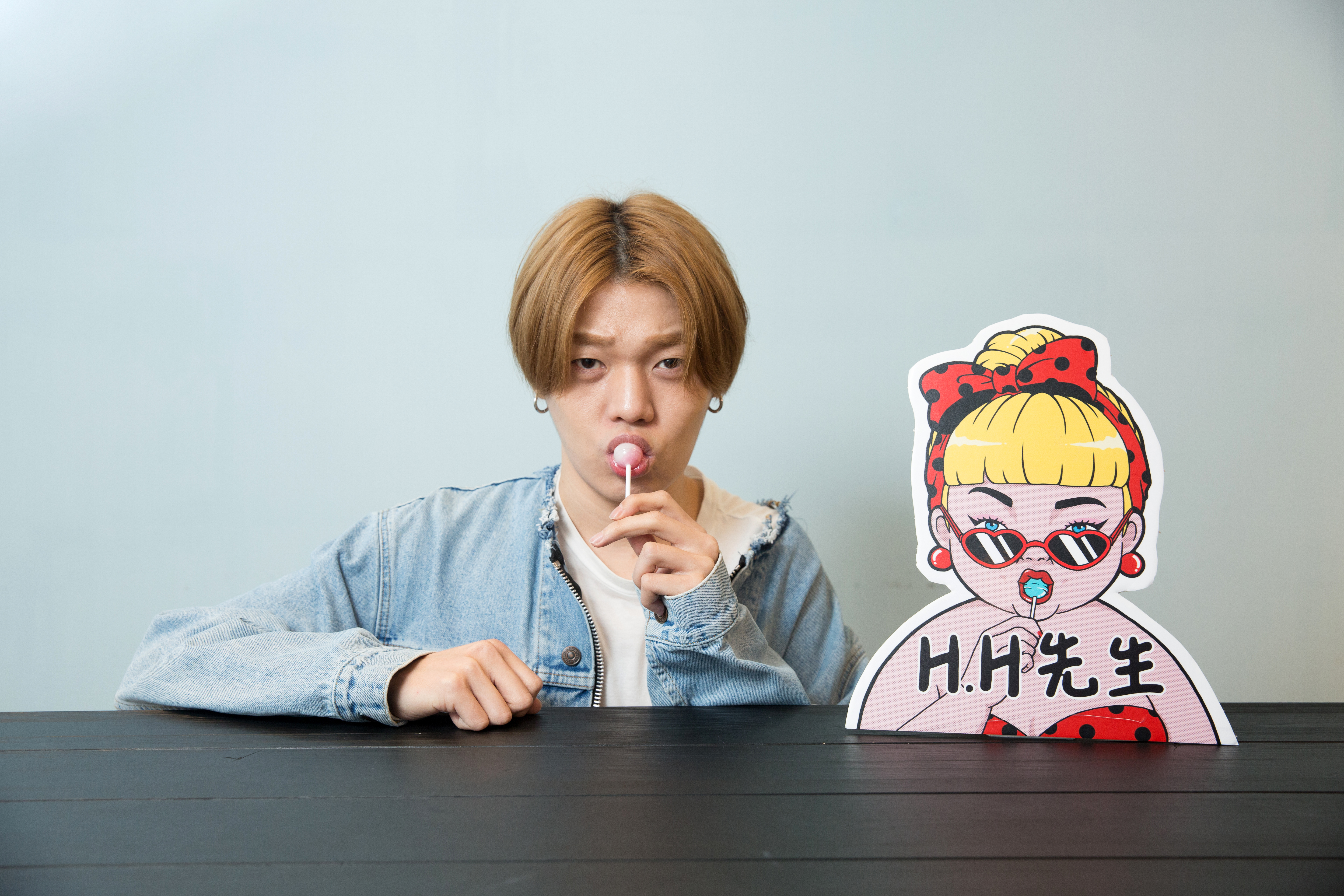 H.H先生創造出肉感女孩「美美」，讓他在網路爆紅，至今擁有156萬粉絲。