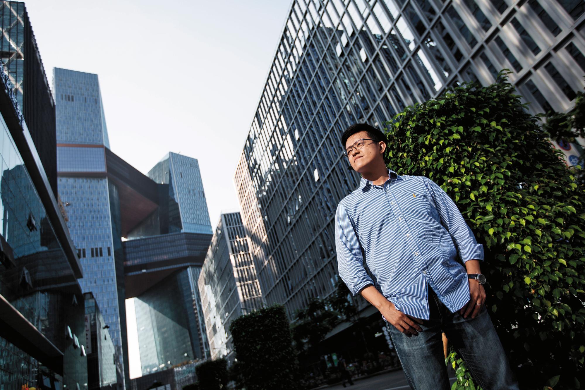 林宏諺落腳深圳,因為不願淪為價格戰,鎖定高端客群,設計費1坪開價8800元到11800元。
