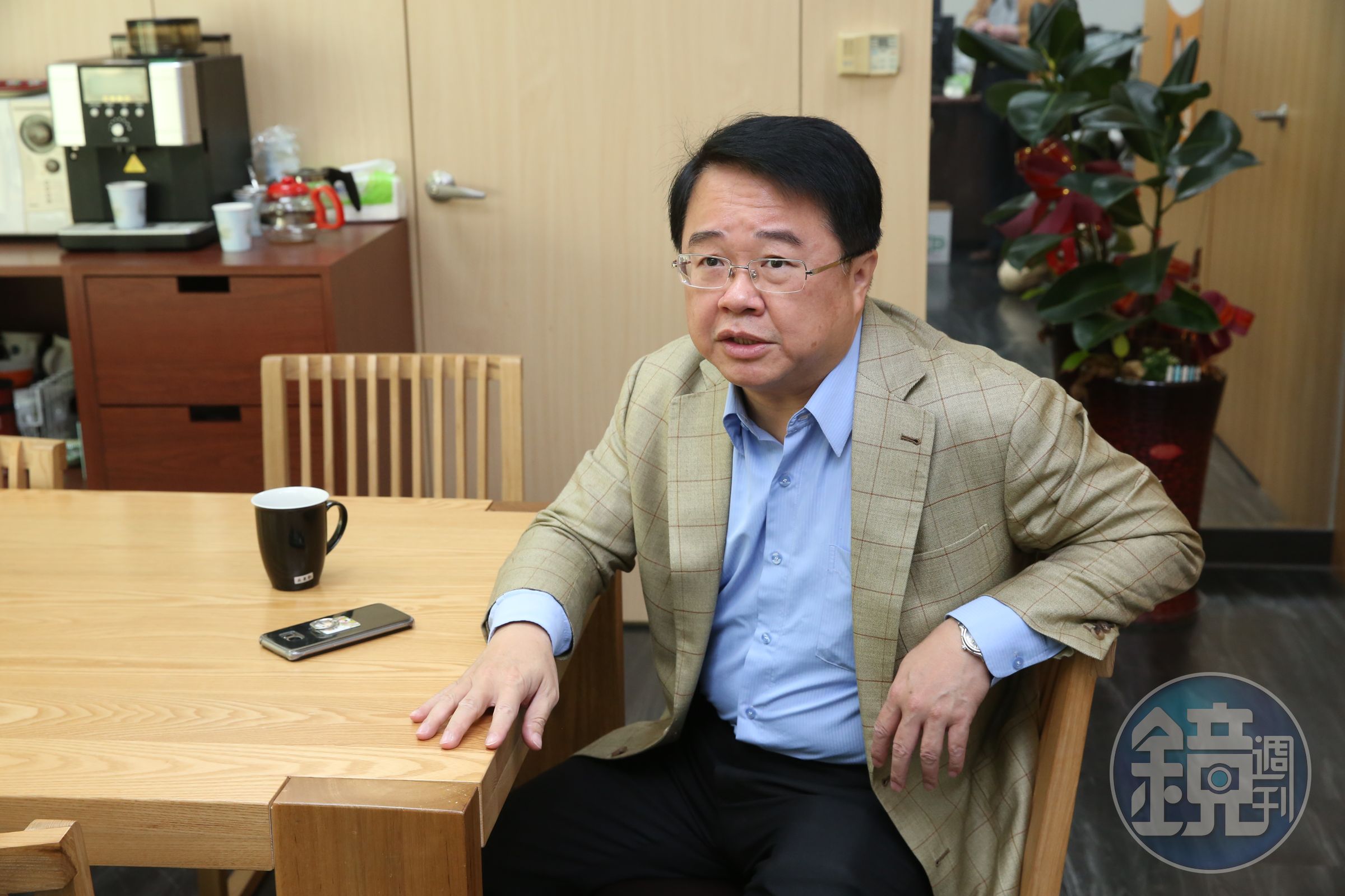 吳秉叡表示，蔡勉勵他利用農曆過年前後多加油，把民調衝高。