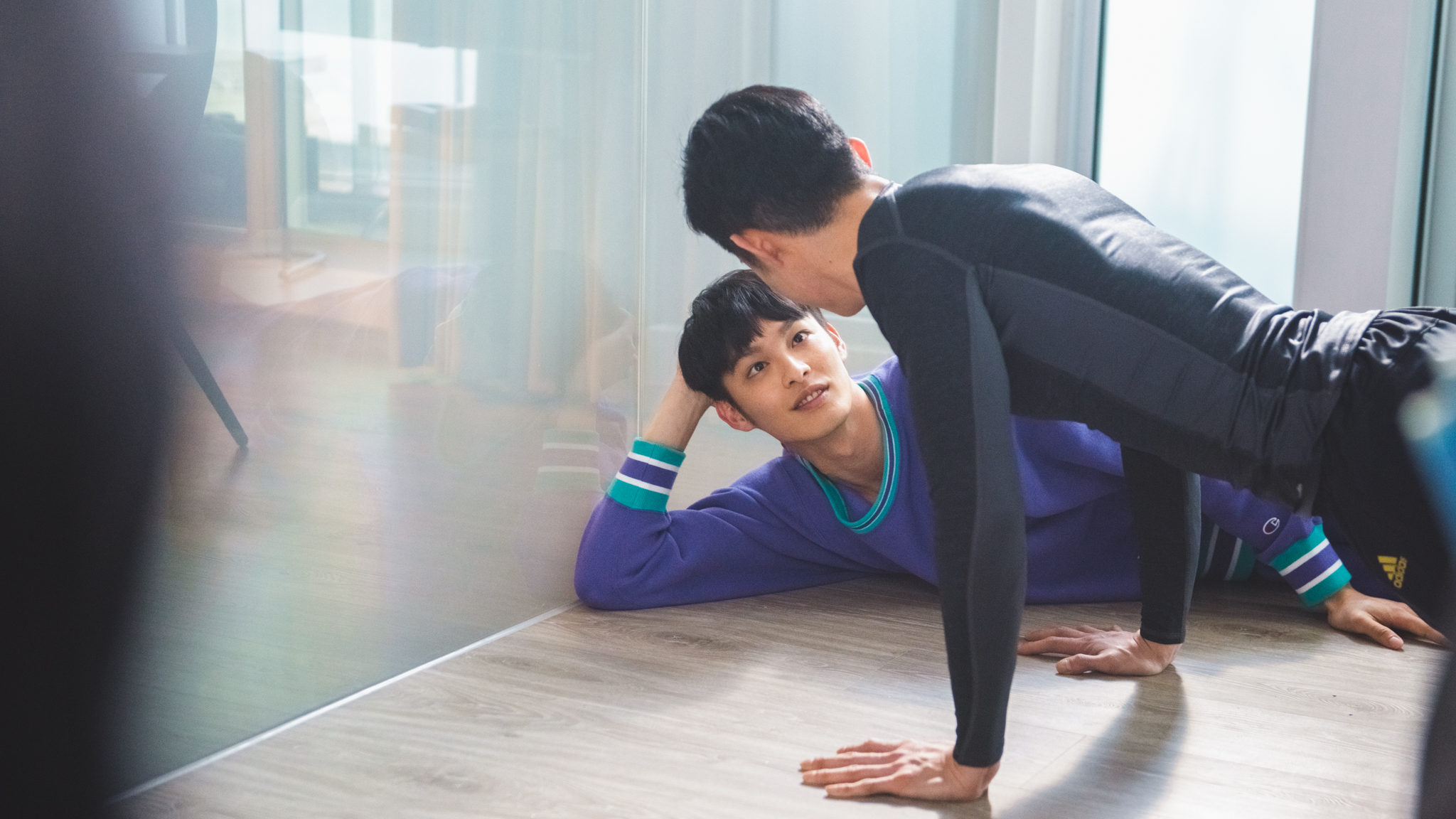 曹佑寧的戲服走鮮豔路數。(歐銻銻娛樂提供)