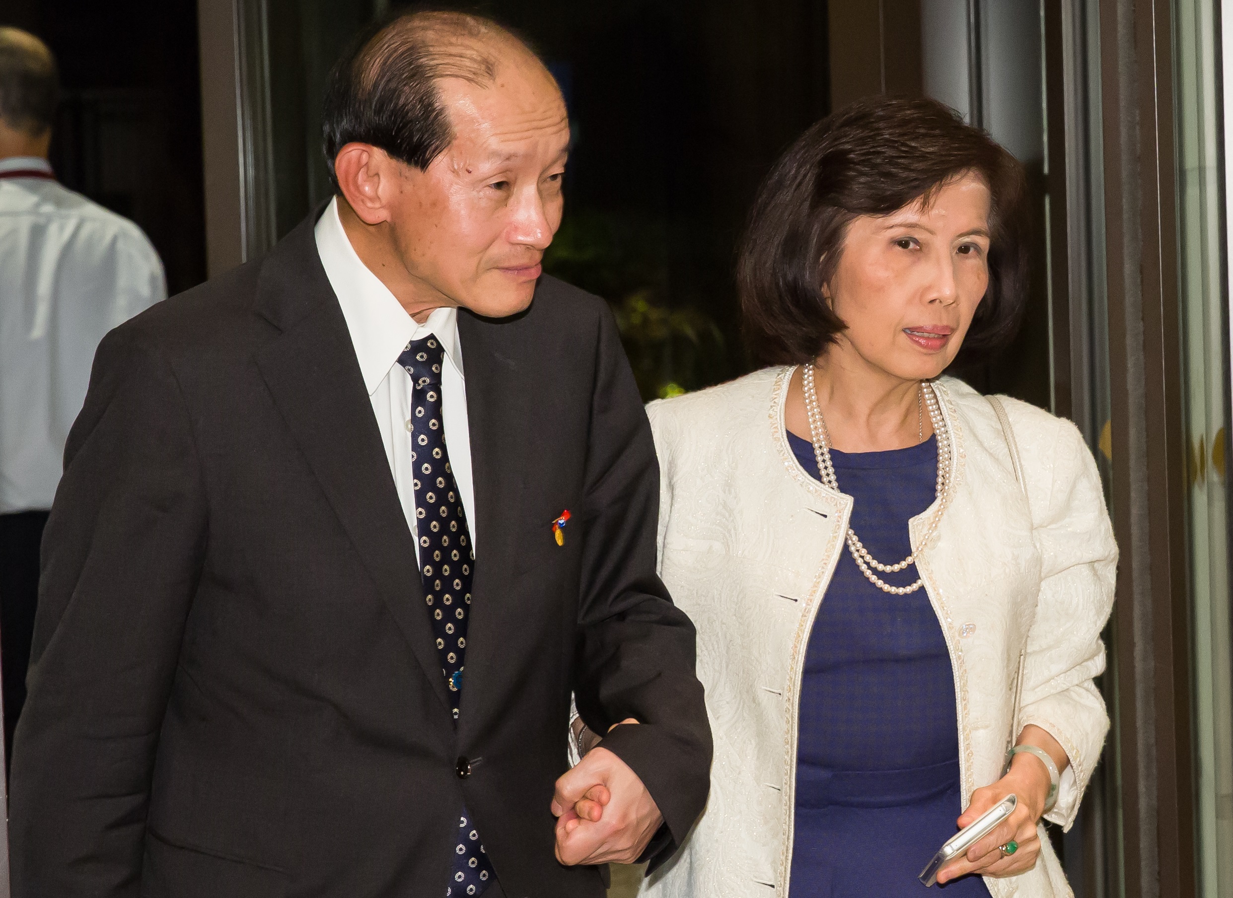 大同董事長林蔚山（左）今天請辭，總經理林郭文艷（右）接任新董事長職務。