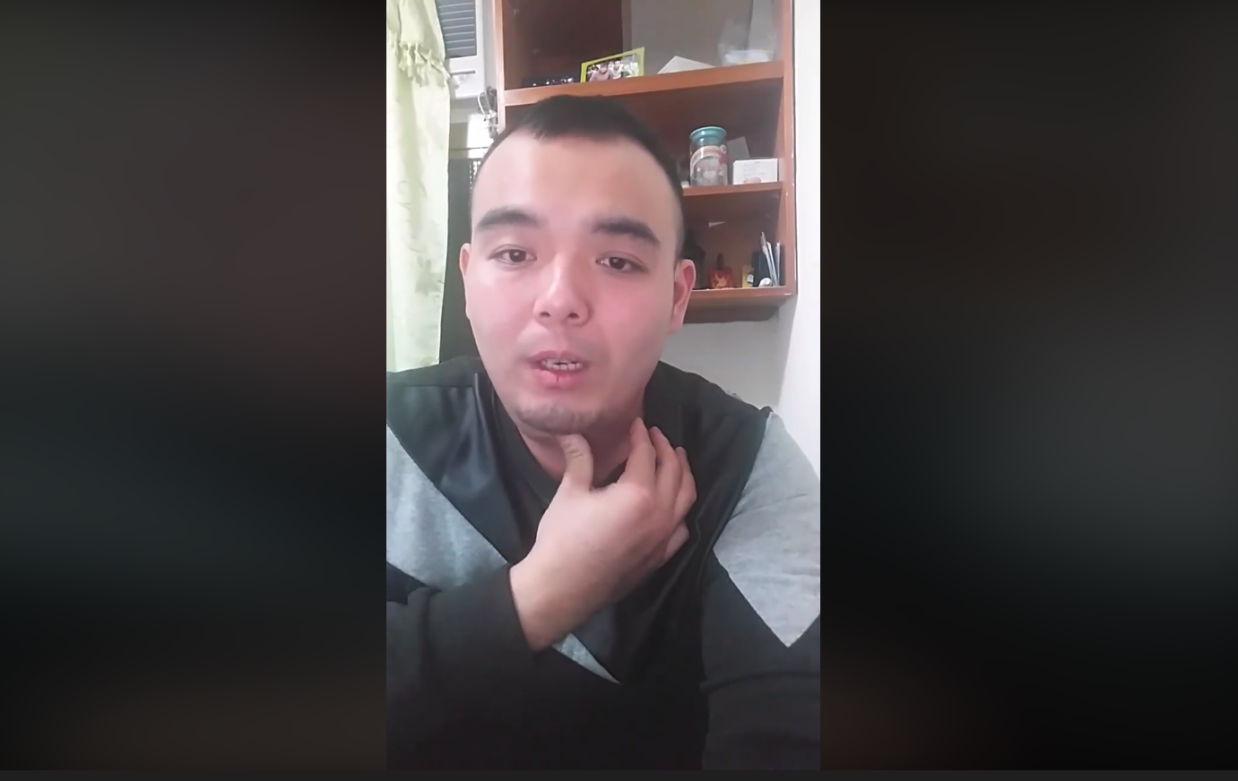 林姓網友在影片裡講述妥瑞兒經驗。（翻攝自林冠璘臉書）