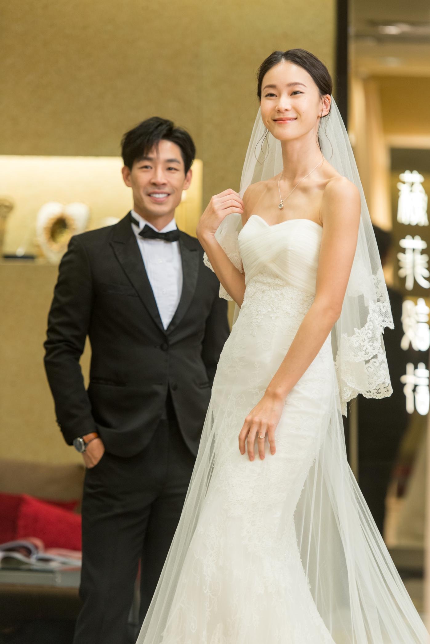 鍾瑶與藍鈞天在戲裡準備要結婚拍婚紗照。(三立提供)