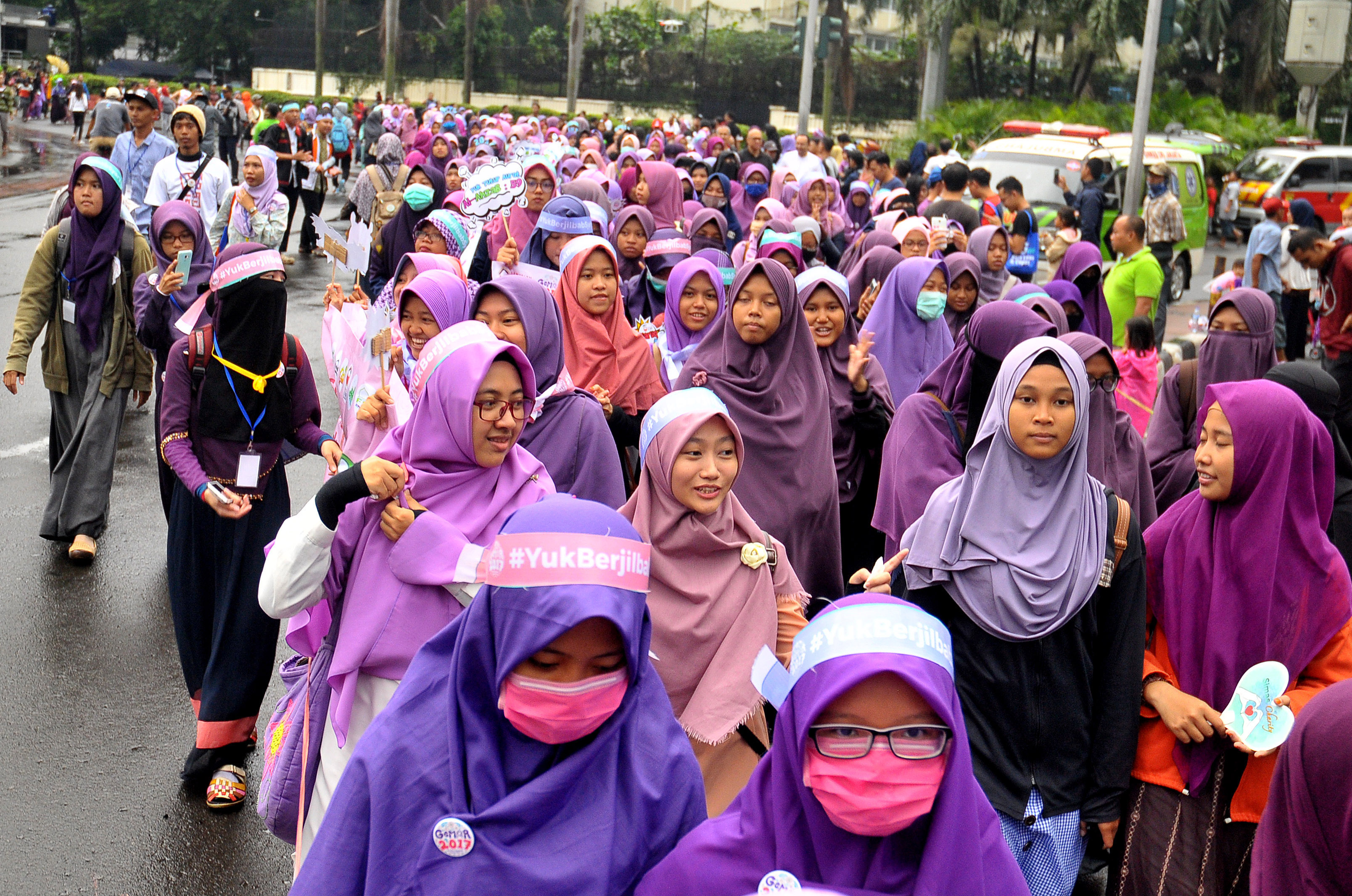 即使身穿保守紗麗，印尼女性依然經常遭受街上男性的騷擾。（東方IC）