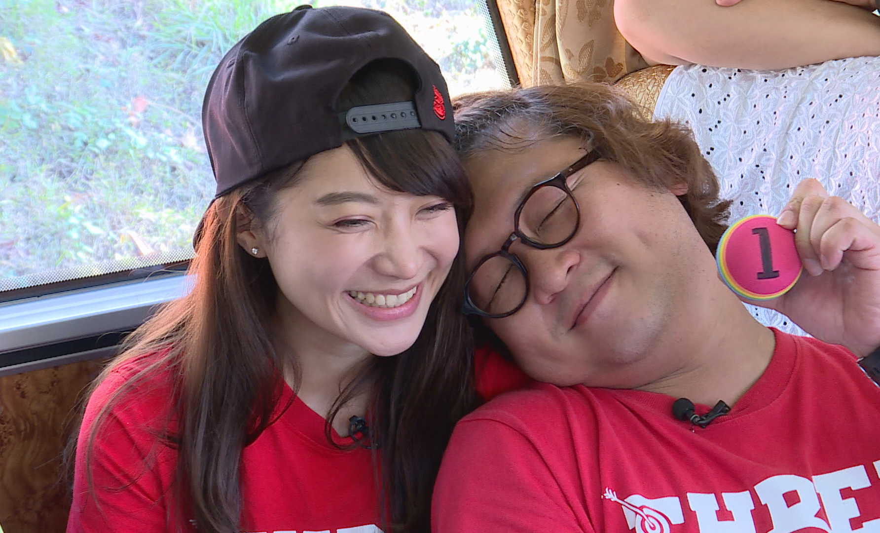 納豆與女友依依難得同框，態度相當大方。（台視提供）