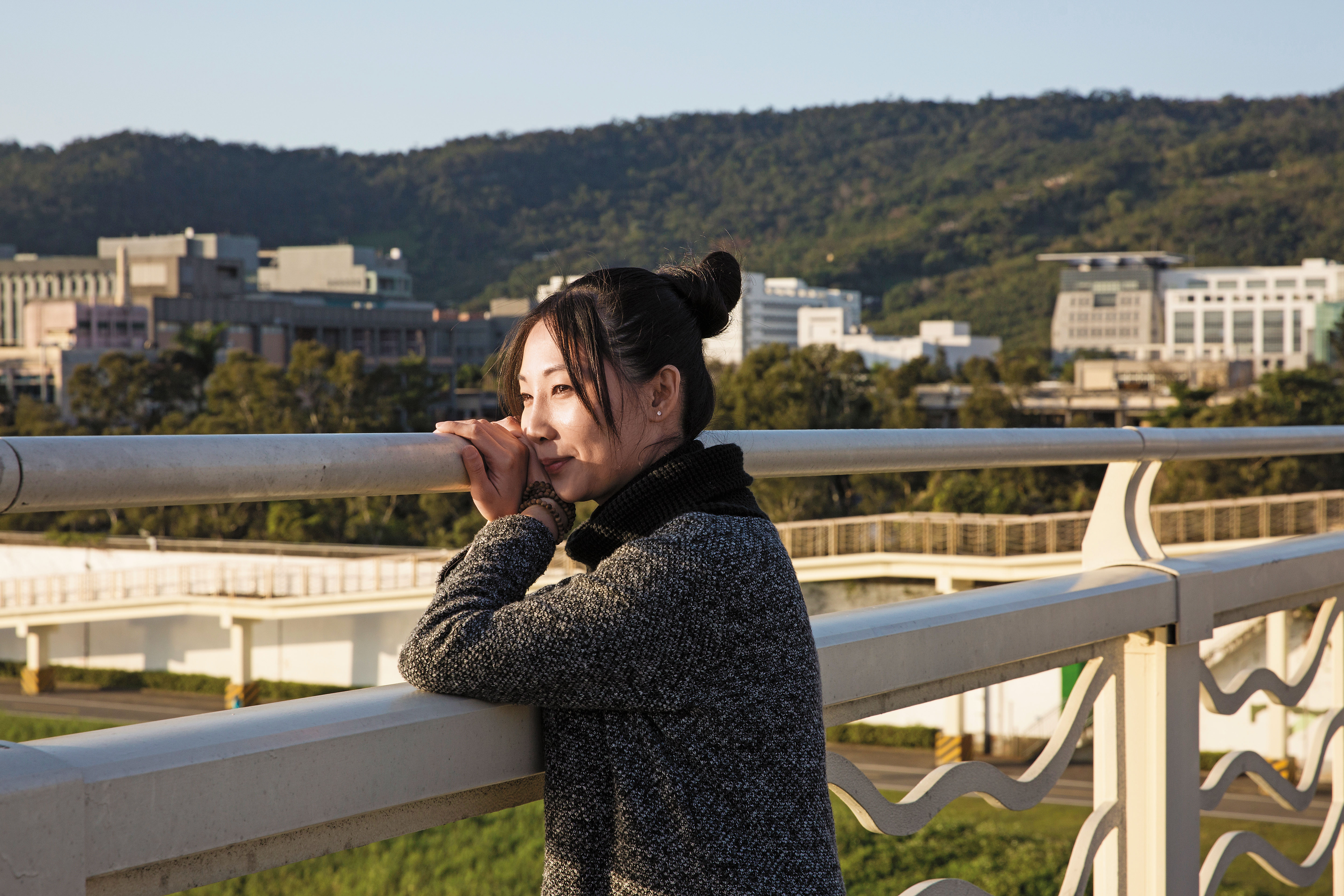 簡碧燕受訪時說話流暢、直言不諱，偶爾露出少女笑容，像個涉世未深的人。明明人生經歷豐富，她的內心卻住了一個小女孩。