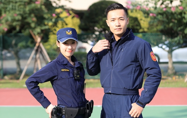警政署舉辦新警察制服票選，由藏青色帥氣勝出。（警政署提供）