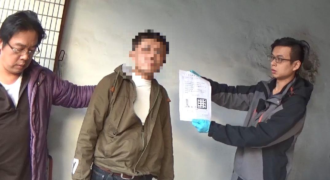 日前台中市警局逮捕一名第一次扮演北檢檢座就鎩羽的游姓車手。（警方提供）
