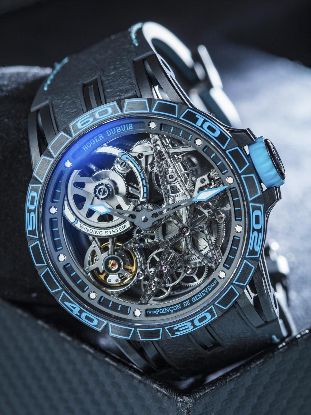 與PIRELLI輪胎聯名的最新款式，《Excalibur Spider Skeleton Automatic Pirelli》具有鈦金屬黑色DLC 塗層鏤空錶圈，搭配覆有藍色「Baby Blue」橡膠塗層的錶冠與裝飾色彩、和點綴著藍色縫線的倍耐力賽胎材質錶帶。建議售價：NT$ 2,200,000，限量88只
