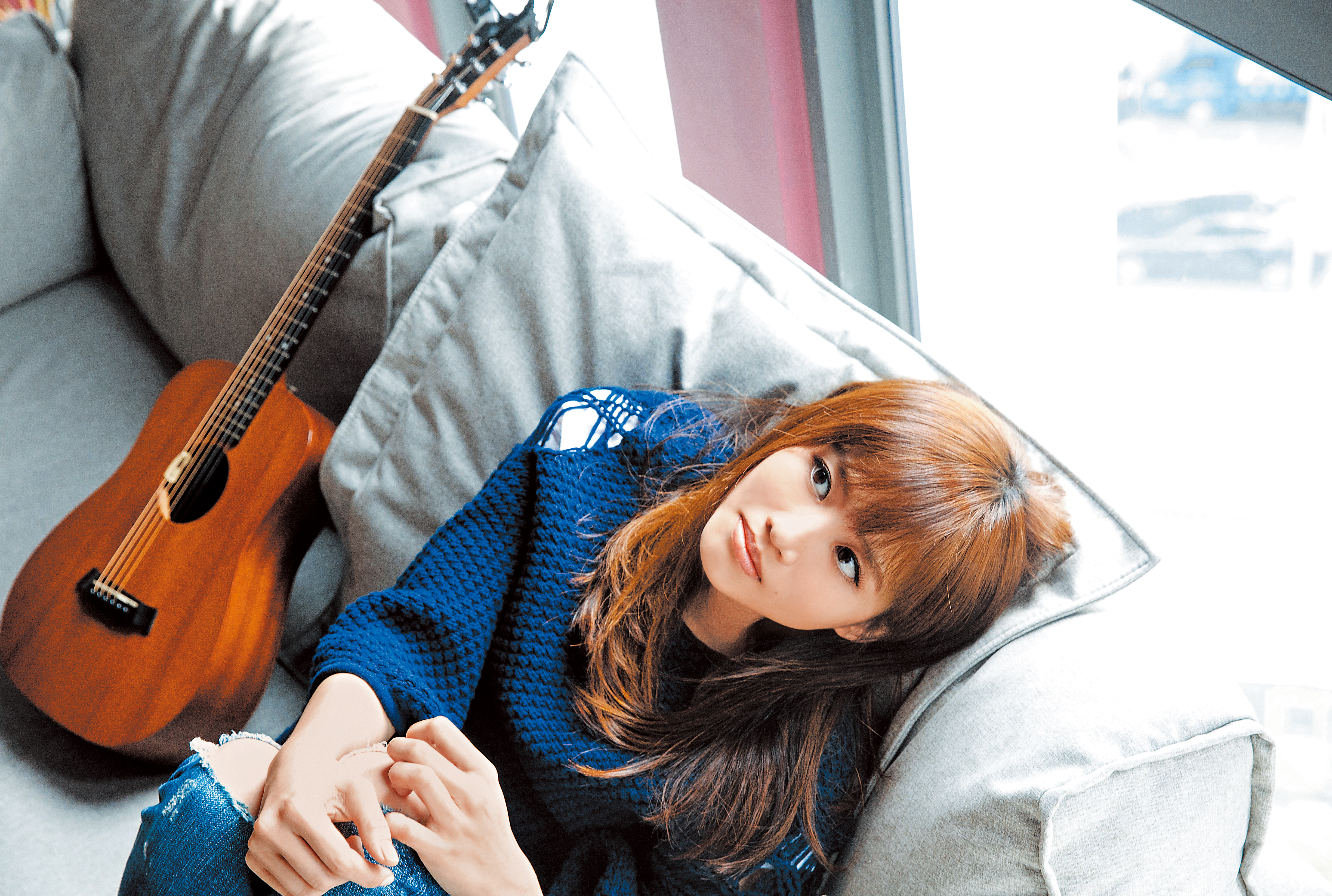 吳汶芳是新生代創作歌手，將很多情緒寫在音樂裡。