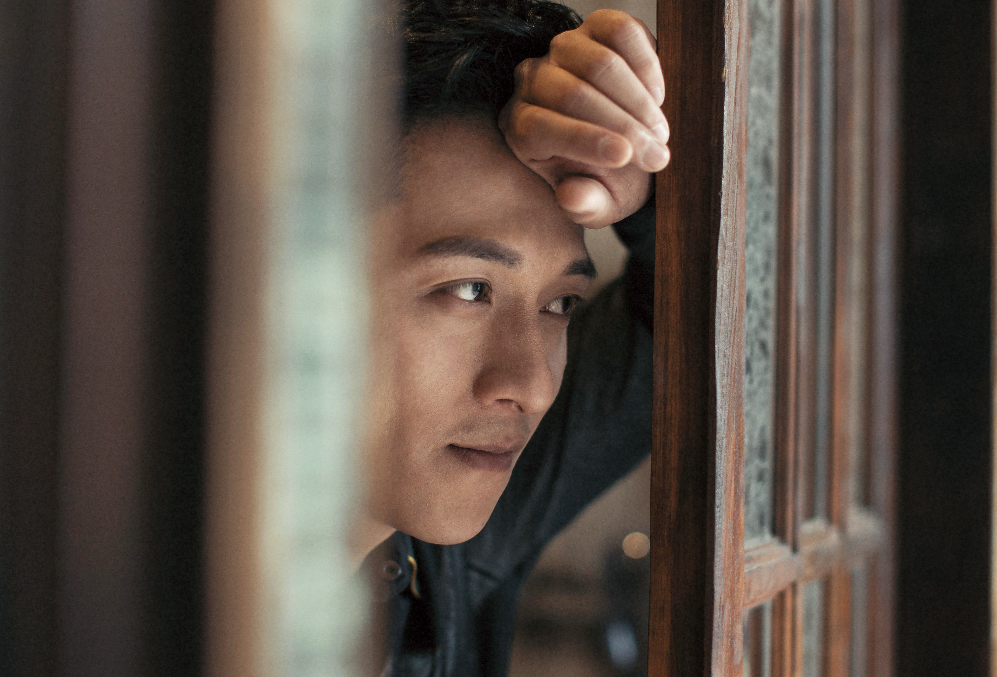 2016年鄭人碩讓當時的女友懷孕，2人趕在兒子出生前登記，他曾笑說這事讓他的同志粉絲突然少了。