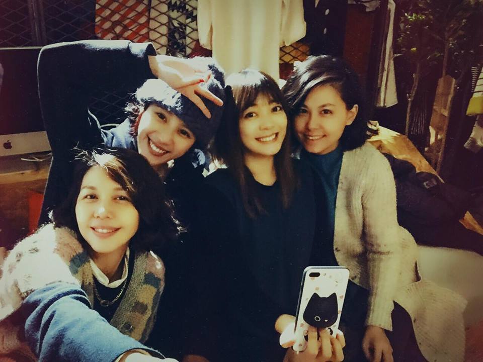 琇琴（左起）、方宥心、林雨宣、楊閔等藝人昨舉辦二手衣拍賣會，為重症病童獻愛心。