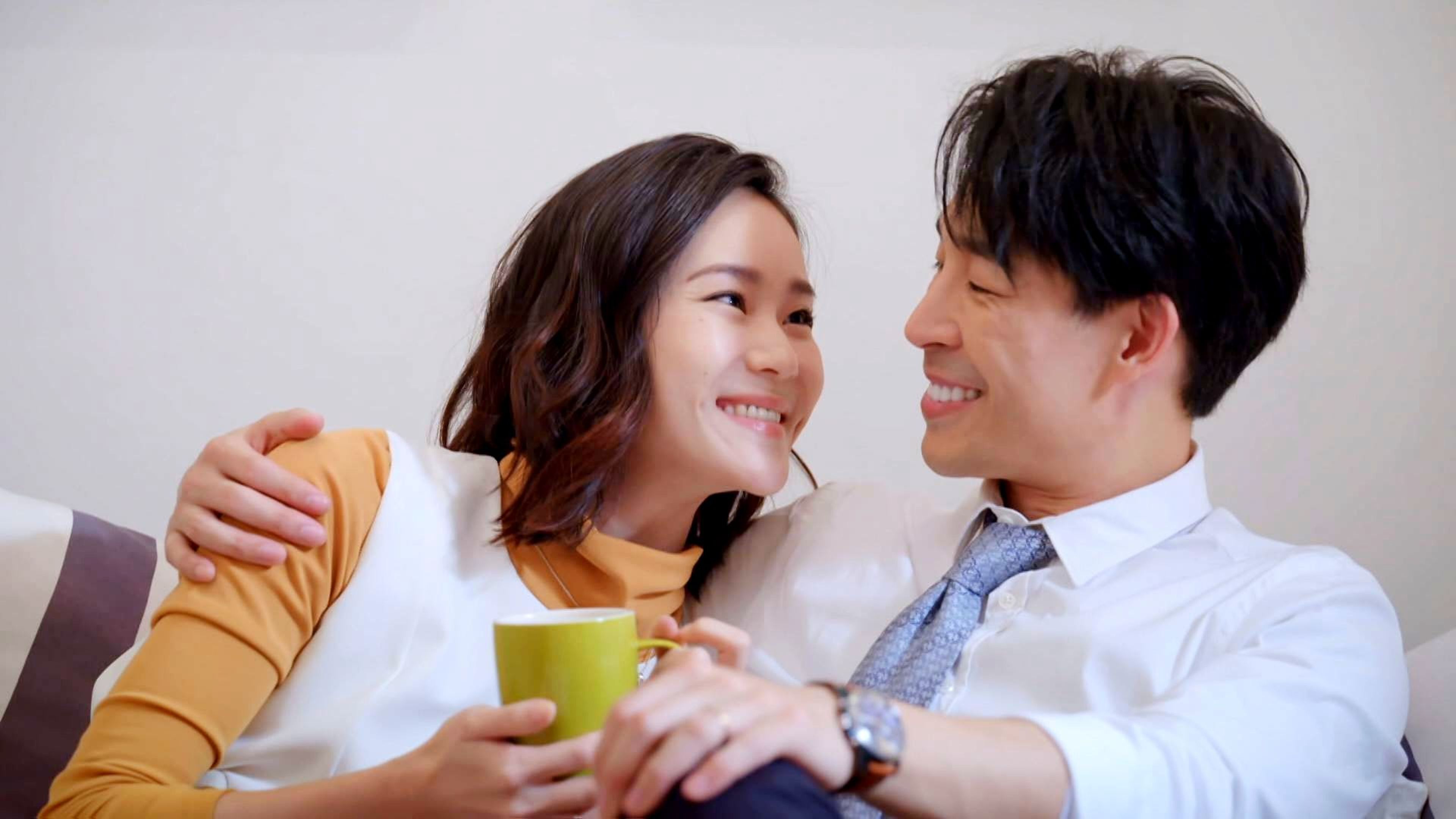 鍾瑶與藍鈞天在戲裡飾演一對交往多年準備結婚的情侶。(三立提供)