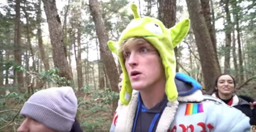 YouTube的網路名人羅根保羅(Logan Paul)在日本「自殺林海」對死者不敬觸犯眾怒,不過他的影帶下架前已有超過六百萬人次瀏覽。(YouTube截圖)
