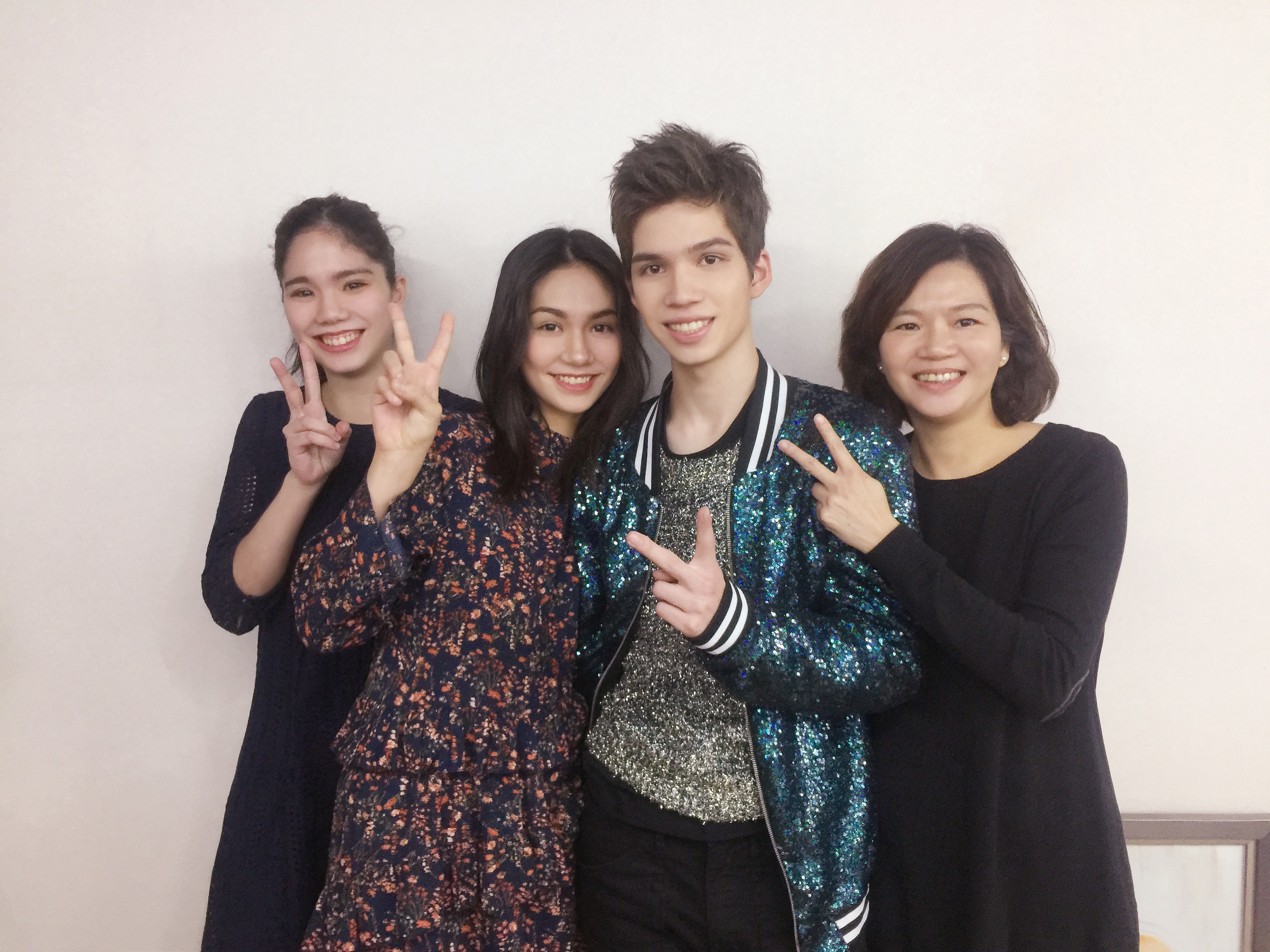 派偉俊參加《我要上春晚》節目，媽媽、姊姊特別現身打氣，讓他感動落淚。（杰威爾提供）