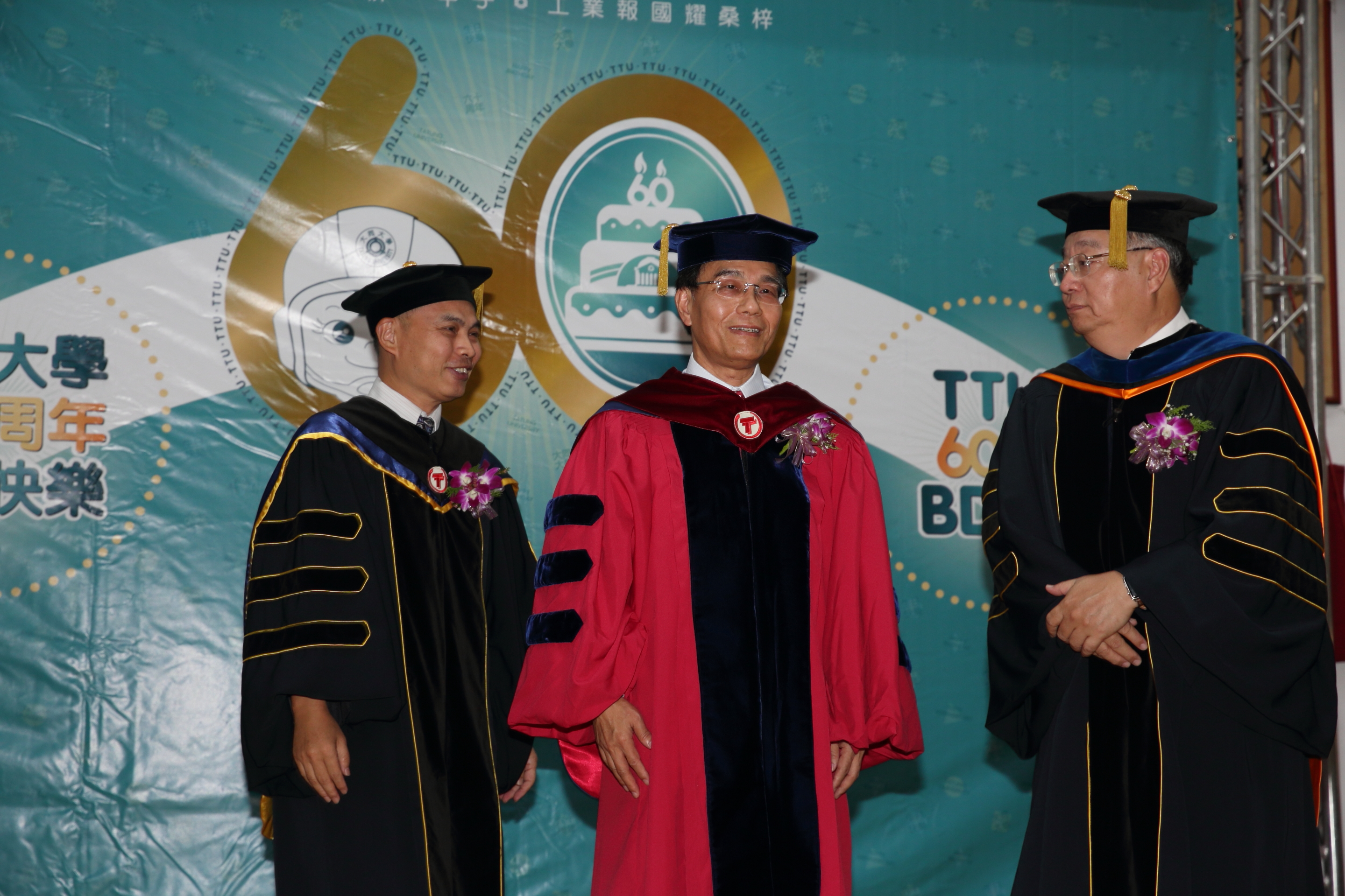 夏普社長戴正吳（右二）、中美矽晶董事長盧明光以及美律實業董事長廖祿立都是大同傑出校友。