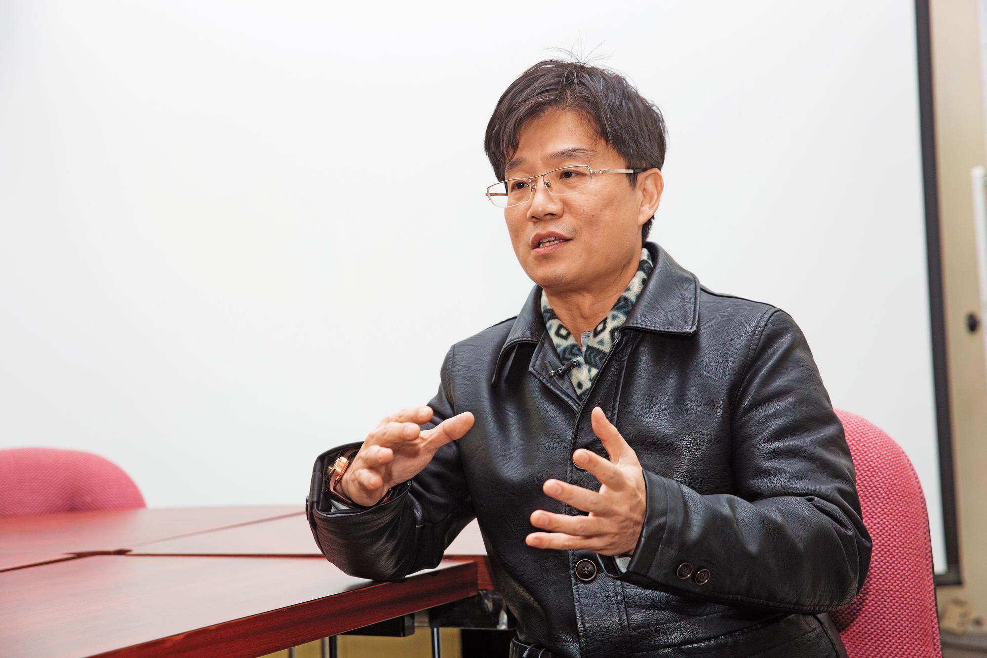 海大教授鄭學淵發現油汙對海域價值的傷害,遠超過1億7千萬元。