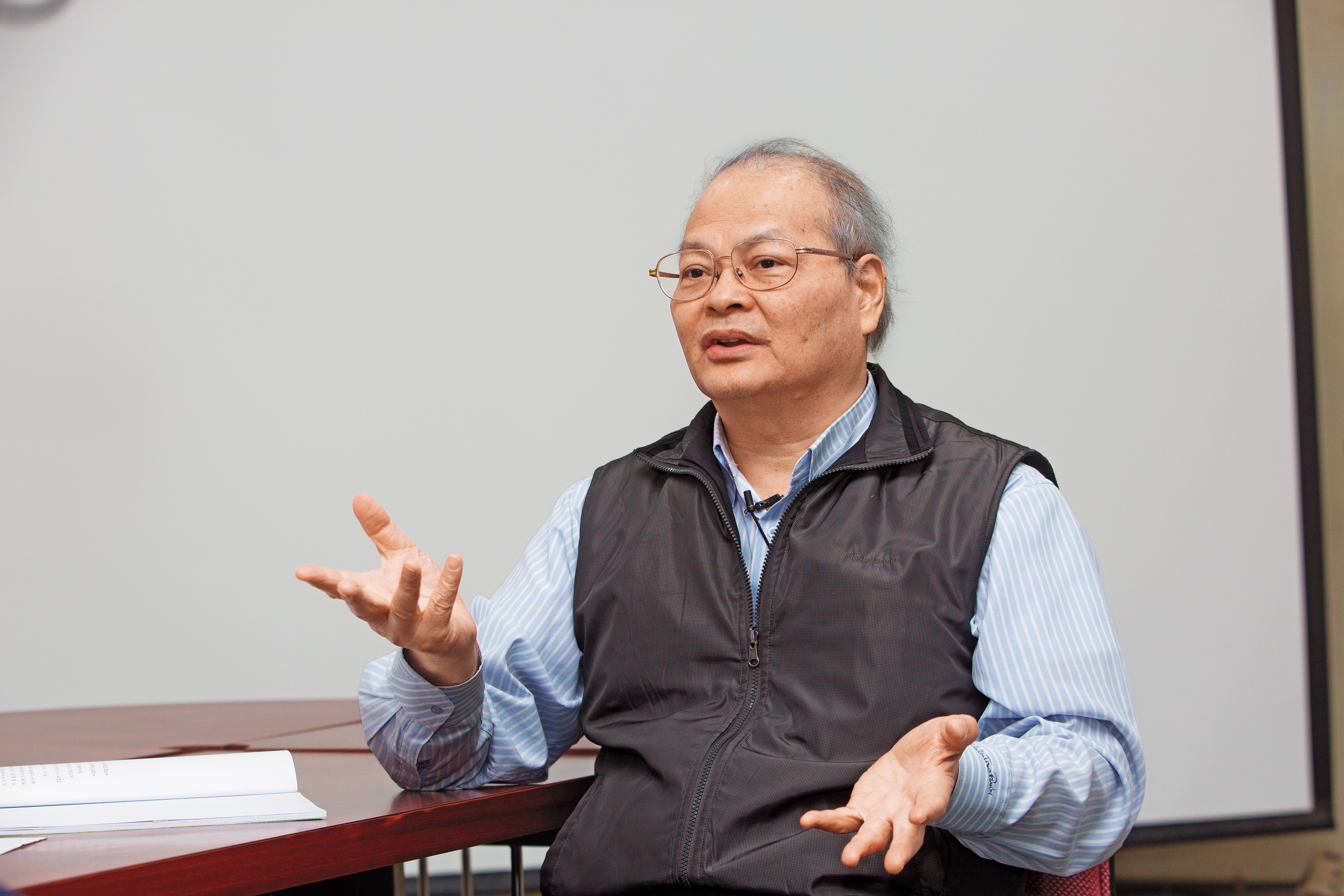 海大教授歐慶賢嚴謹評估油汙造成的漁損至少1.7億元，德翔公司卻只願賠償1700萬元。