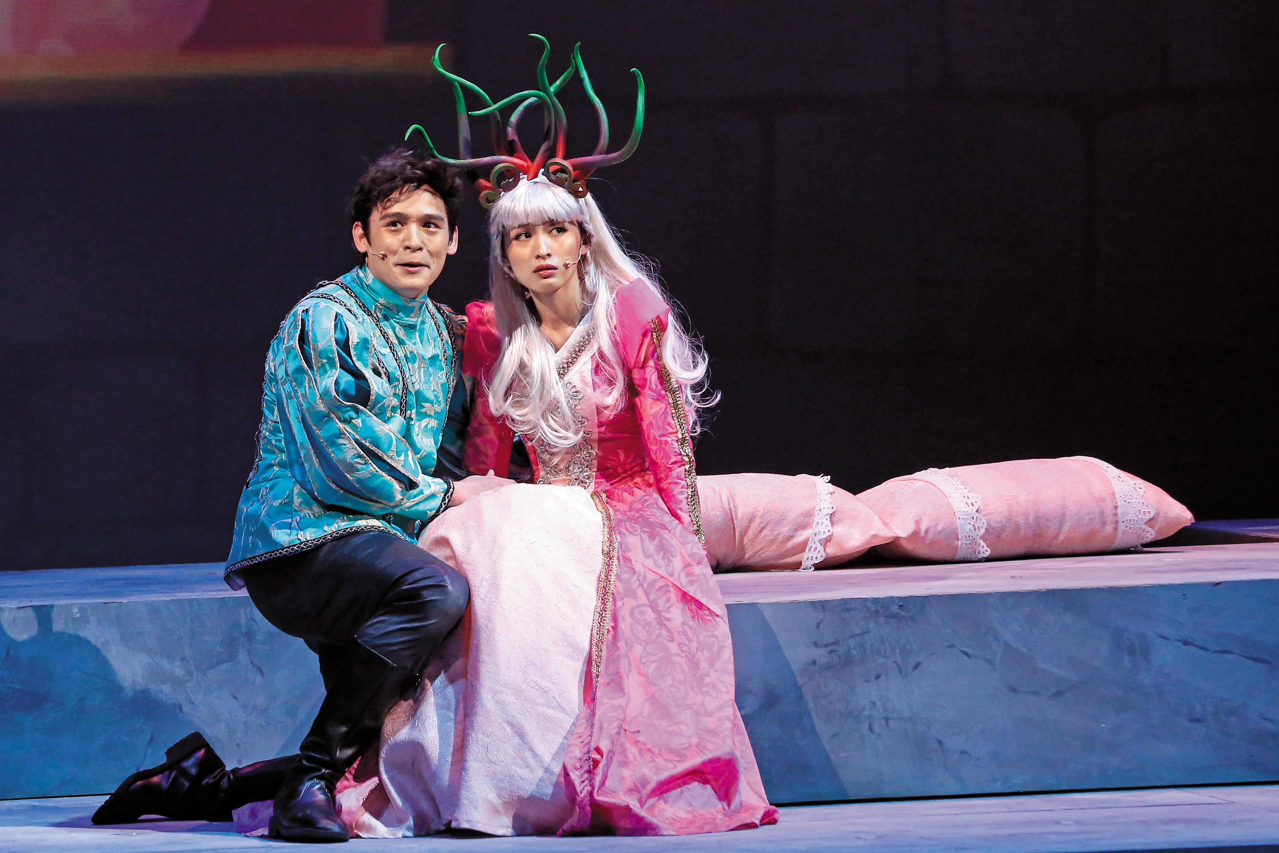 倪安東與管罄合作《千面惡女》音樂劇後產生情愫，遭倪妻提告求償。