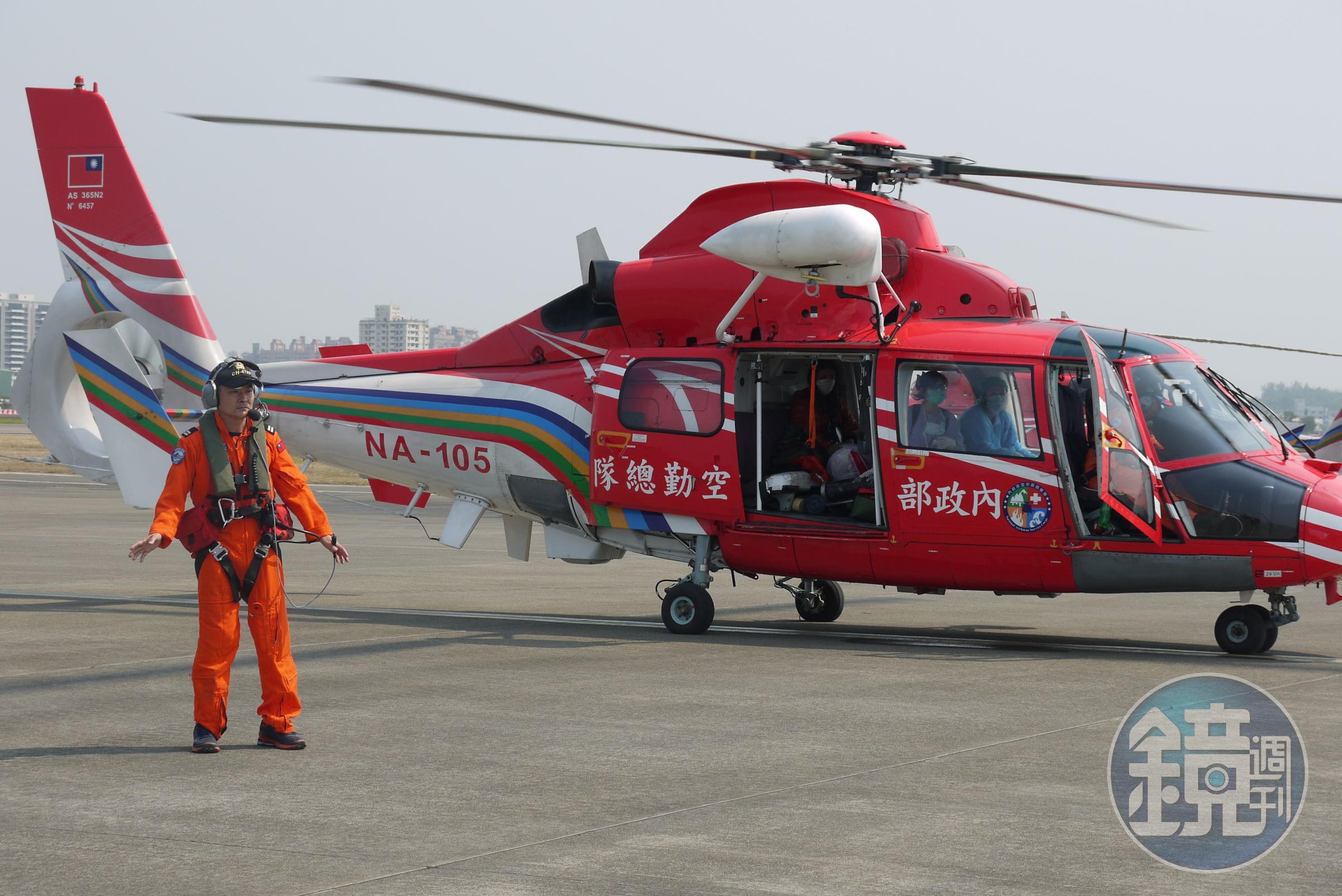 UH-60M黑鷹直升機失聯逾10小時，海巡隊船艇漏夜搜索迄今仍無所獲。圖為同型機。（翻攝自內政部空勤總隊）