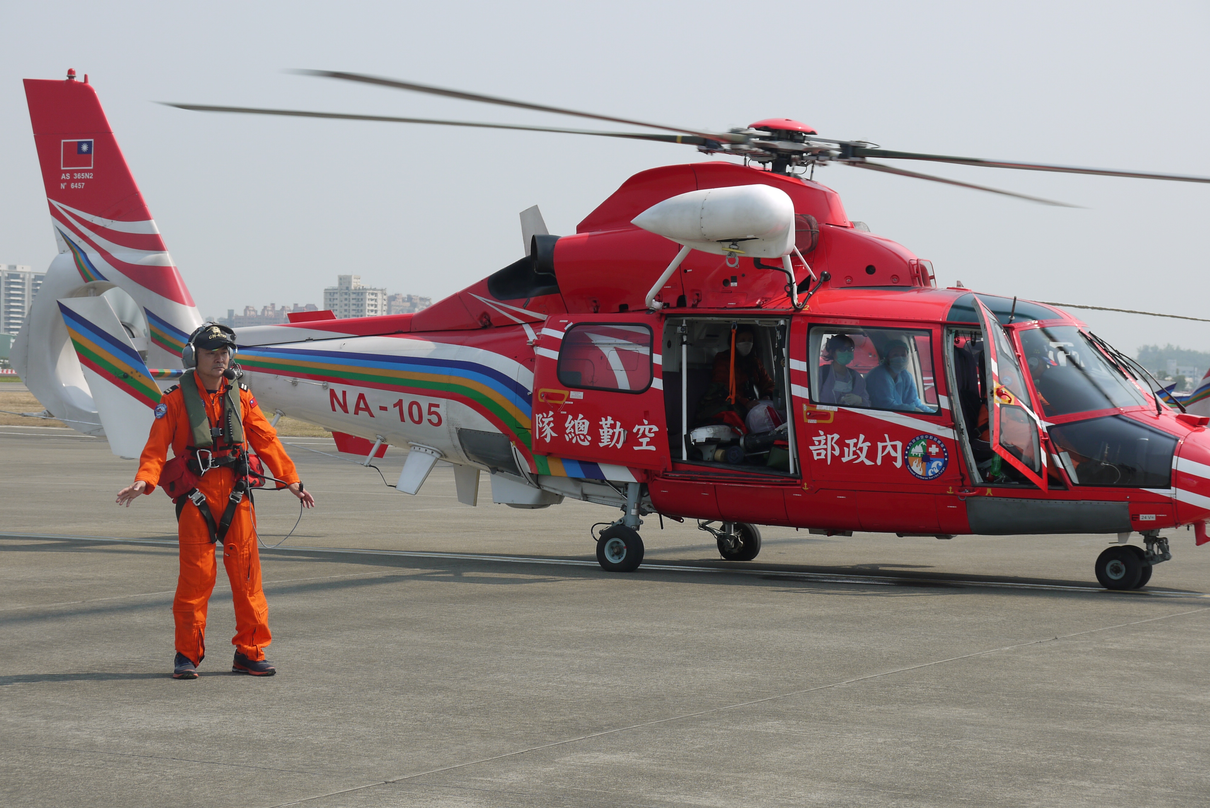 UH-60M黑鷹直升機失聯逾10小時，海巡隊船艇漏夜搜索迄今仍無所獲。圖為同型機。（翻攝自內政部空勤總隊）