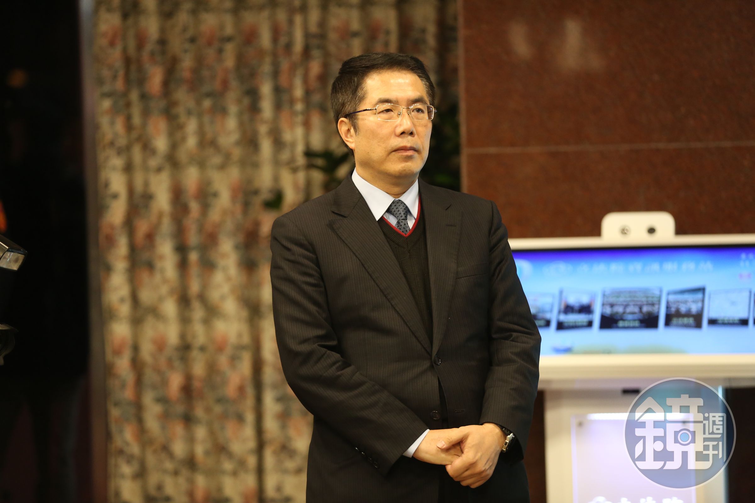 民進黨立委黃偉哲與其國會辦公室主任曾碧珠，上月底收到億豐富公司總經理葉啟中的律師信，指控2人涉嫌以代辦假證手法詐欺。
