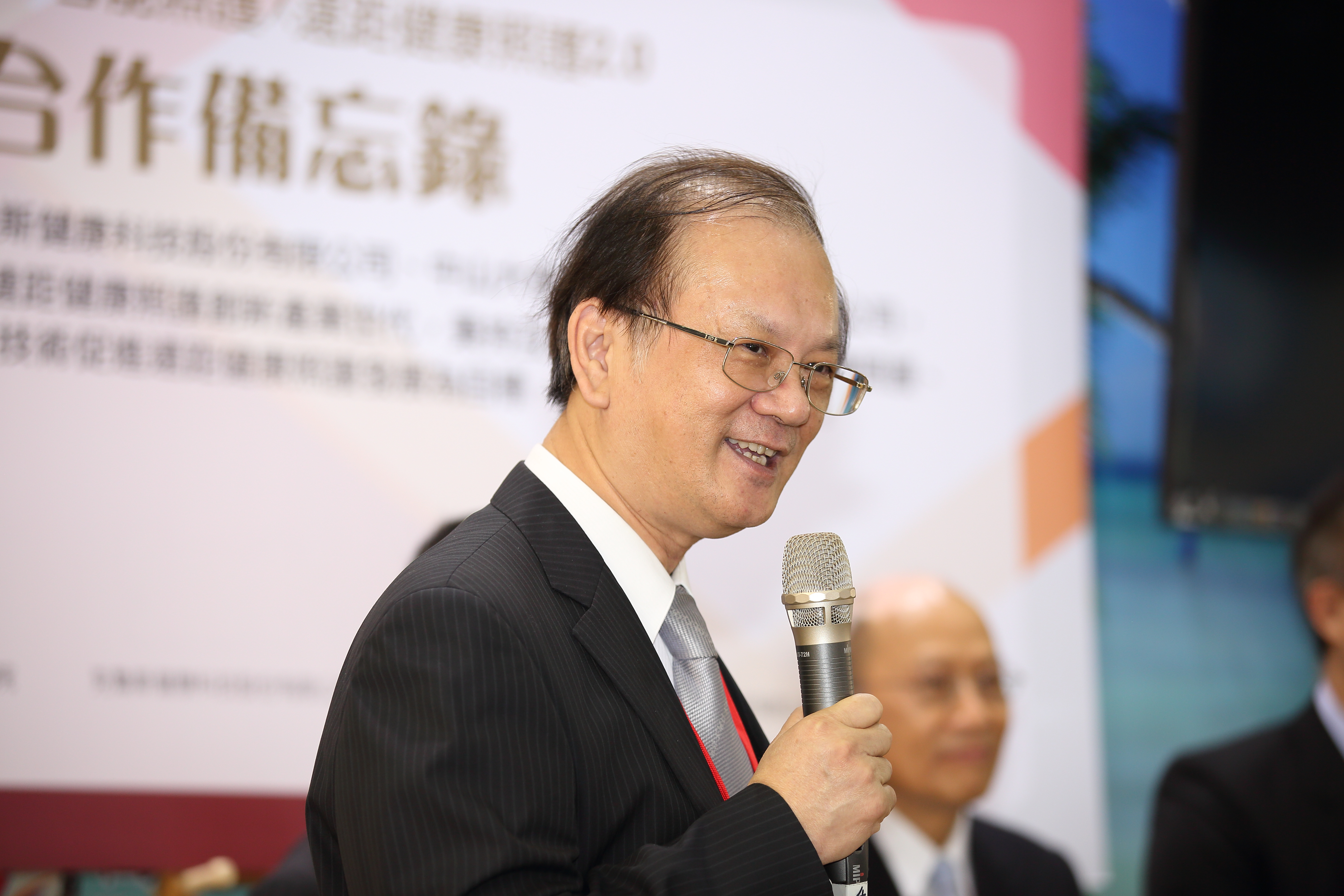 有人檢舉劉景寬執行遠距中心案涉嫌不當獲利，劉因此與董事會鬧翻。