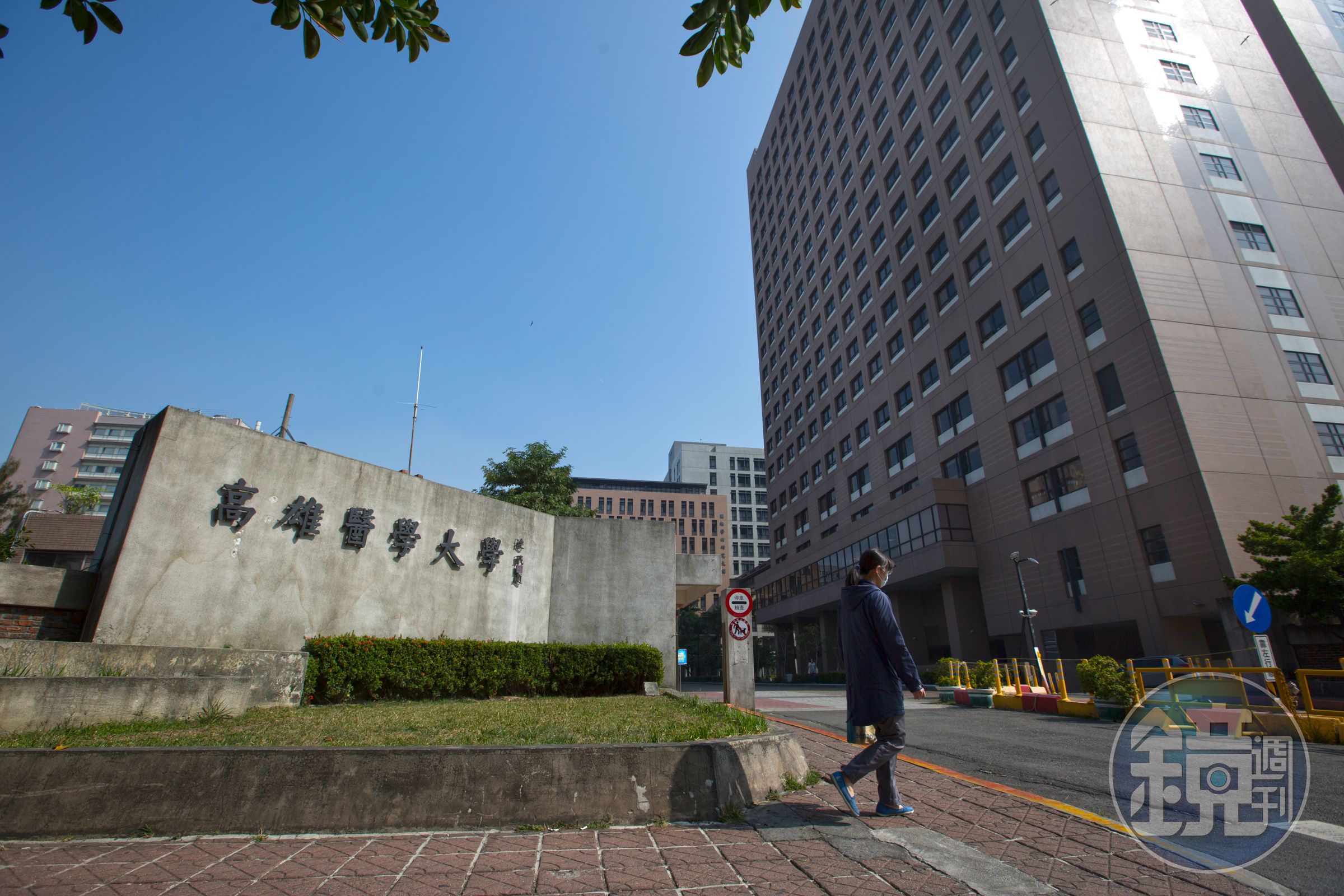 高醫大校、董紛爭隨著教育部糾舉函的導火線，引爆已創立一甲子的高醫存亡危機。