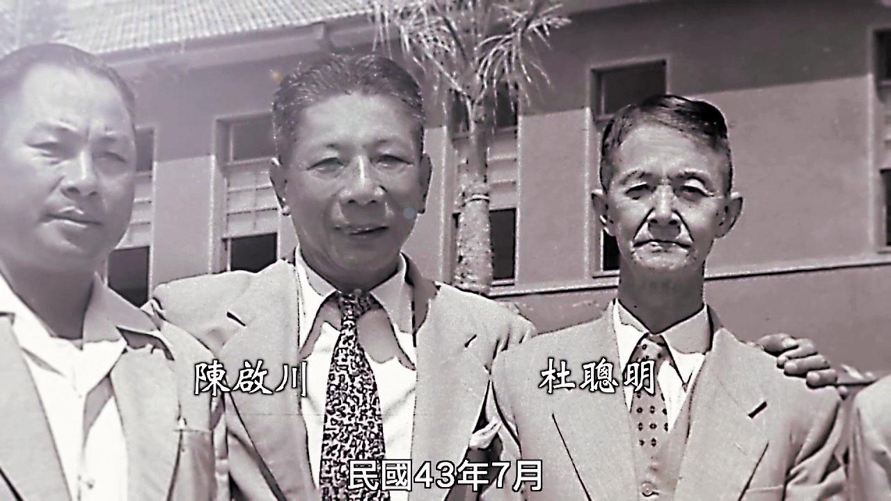 擔任首任及第3任董事長的陳啟川（中），原本陳家將他列為高醫大創辦人，遭教育部糾舉，指杜聰明（右）才是登記創辦人。（翻攝網路）