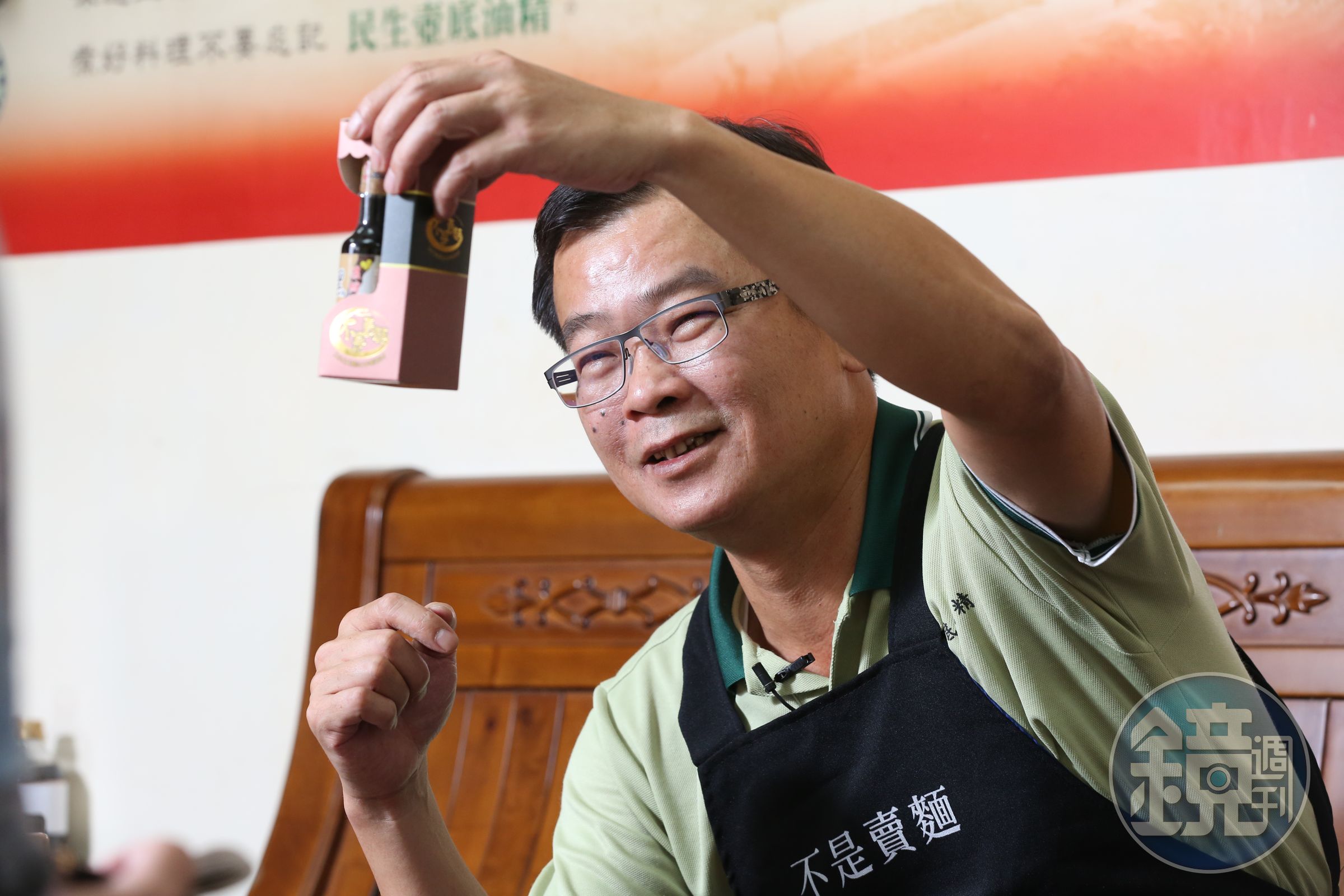 鄭惠民是高雄民生食品廠第二代，近年他將重心放在推廣台灣農地復耕，支持本土黑豆種植。