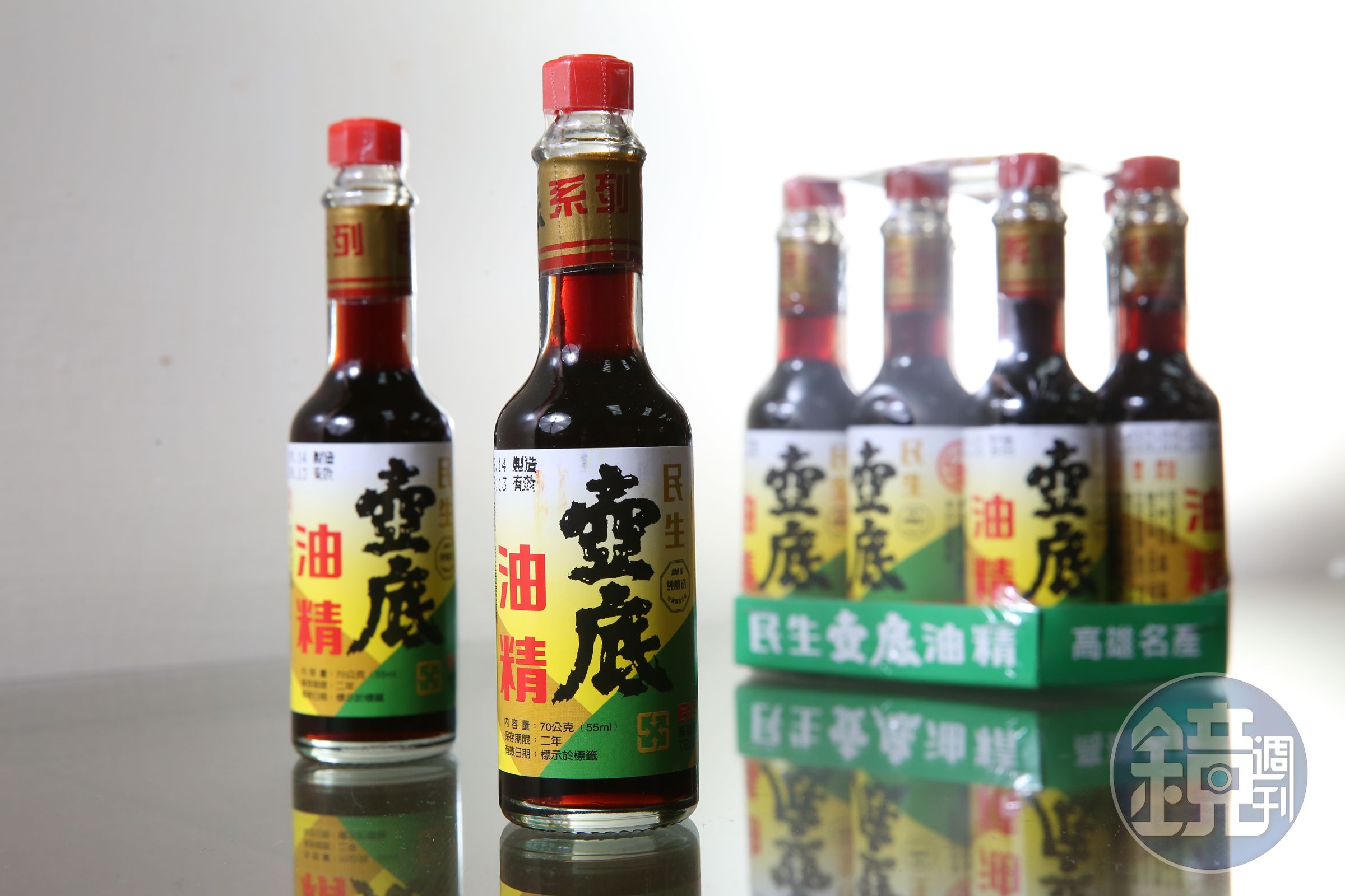靠著四處到廟宇推廣免費的平安麵，比一般化學醬油價格高出20倍的民生壺底油精，終於打開市場。