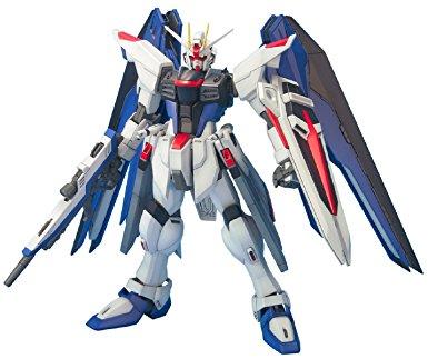 《鋼彈SEED》系列配有核能引擎的最終武器「自由鋼彈」。圖片來源:日本AMAZON（https://www.amazon.co.jp/MG-100-ZGMF-X10A-%E3%83%95%E3%83%AA%E3%83%BC%E3%83%80%E3%83%A0%E3%82%AC%E3%83%B3%E3%83%80%E3%83%A0-%E6%A9%9F%E5%8B%95%E6%88%A6%E5%A3%AB%E3%82%AC%E3%83%B3%E3%83%80%E3%83%A0SEED/dp/B0002YNR5E）