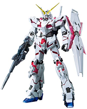 《機動戰士鋼彈UC》的主角機「獨角獸鋼彈」。本作劇情和整個宇宙世紀的起源息息相關。圖片來源：日本AMAZON（https://www.amazon.co.jp/%E6%A9%9F%E5%8B%95%E6%88%A6%E5%A3%AB%E3%82%AC%E3%83%B3%E3%83%80%E3%83%A0UC-%E3%83%A6%E3%83%8B%E3%82%B3%E3%83%BC%E3%83%B3%E3%82%AC%E3%83%B3%E3%83%80%E3%83%A0-%E3%82%B0%E3%83%AA%E3%83%BC%E3%83%B3%E3%83%95%E3%83%AC%E3%83%BC%E3%83%A0-%E3%83%81%E3%82%BF%E3%83%8B%E3%82%A6%E3%83%A0%E3%83%95%E3%82%A3%E3%83%8B%E3%83%83%E3%82%B7%E3%83%A5-%E8%89%B2%E5%88%86%E3%81%91%E6%B8%88%E3%81%BF%E3%83%97%E3%83%A9%E3%83%A2%E3%83%87%E3%83%AB/dp/B01M4LNEX0）