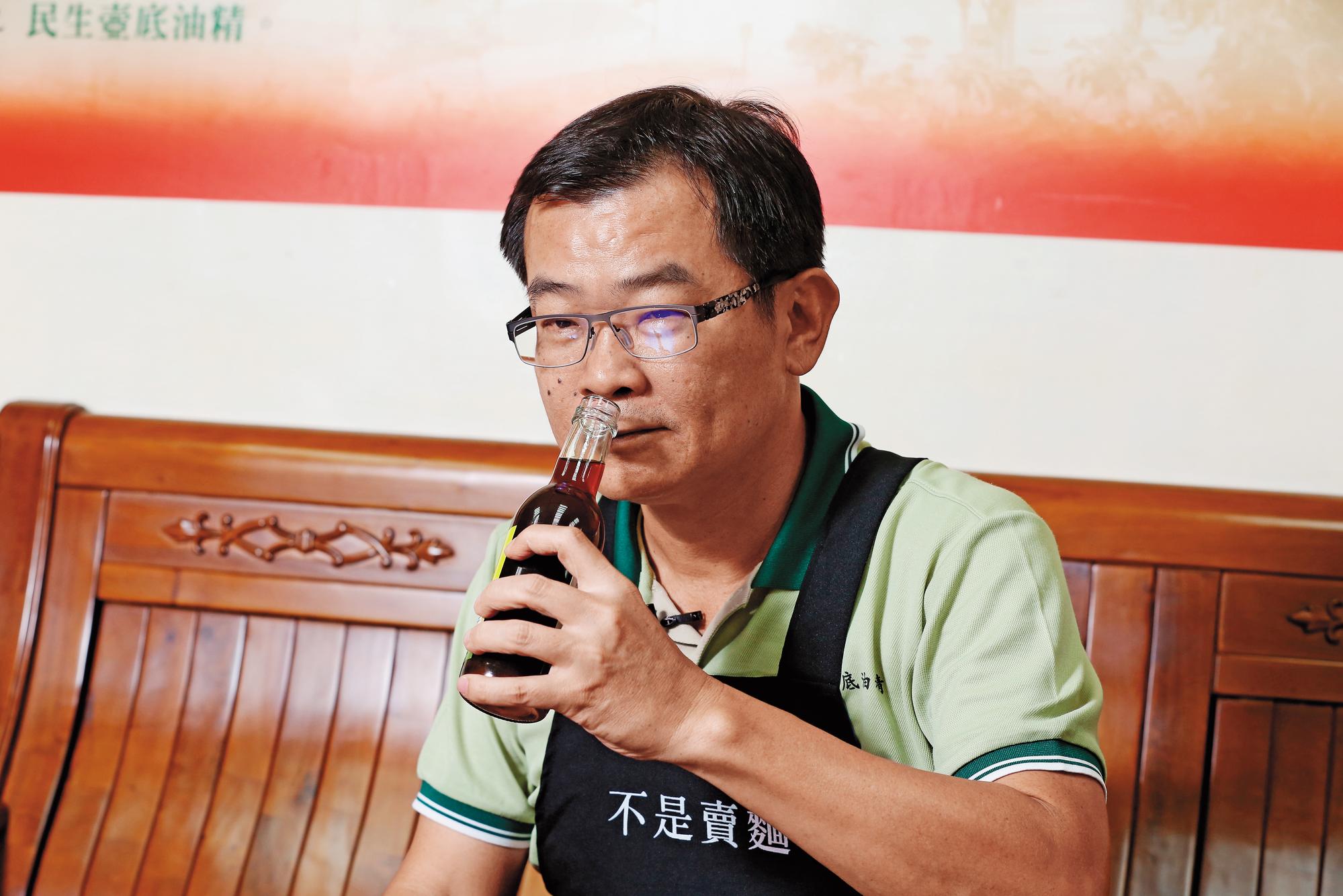鄭惠民認為，鼻子是每個人判別醬油好壞最好的檢驗儀器。