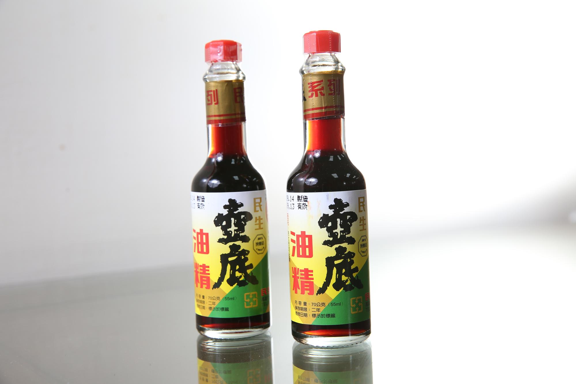 因總氮量高於國家甲級標準，民生釀造的醬油又稱油精。（380元/打）