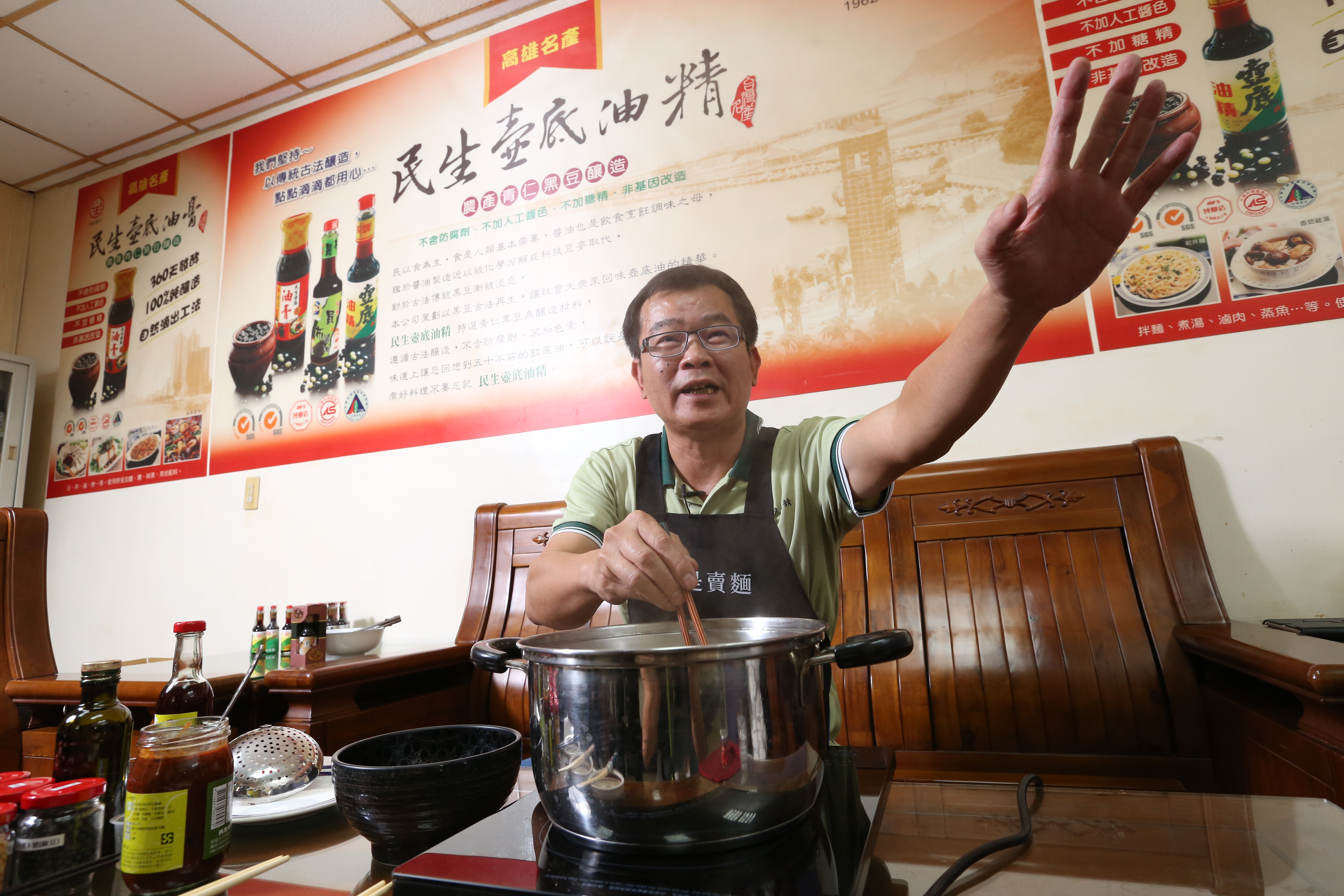 鄭惠民搞笑地說，如果經由3步驟還是覺得麵不好吃，家人不妨在家先排隊再用餐。