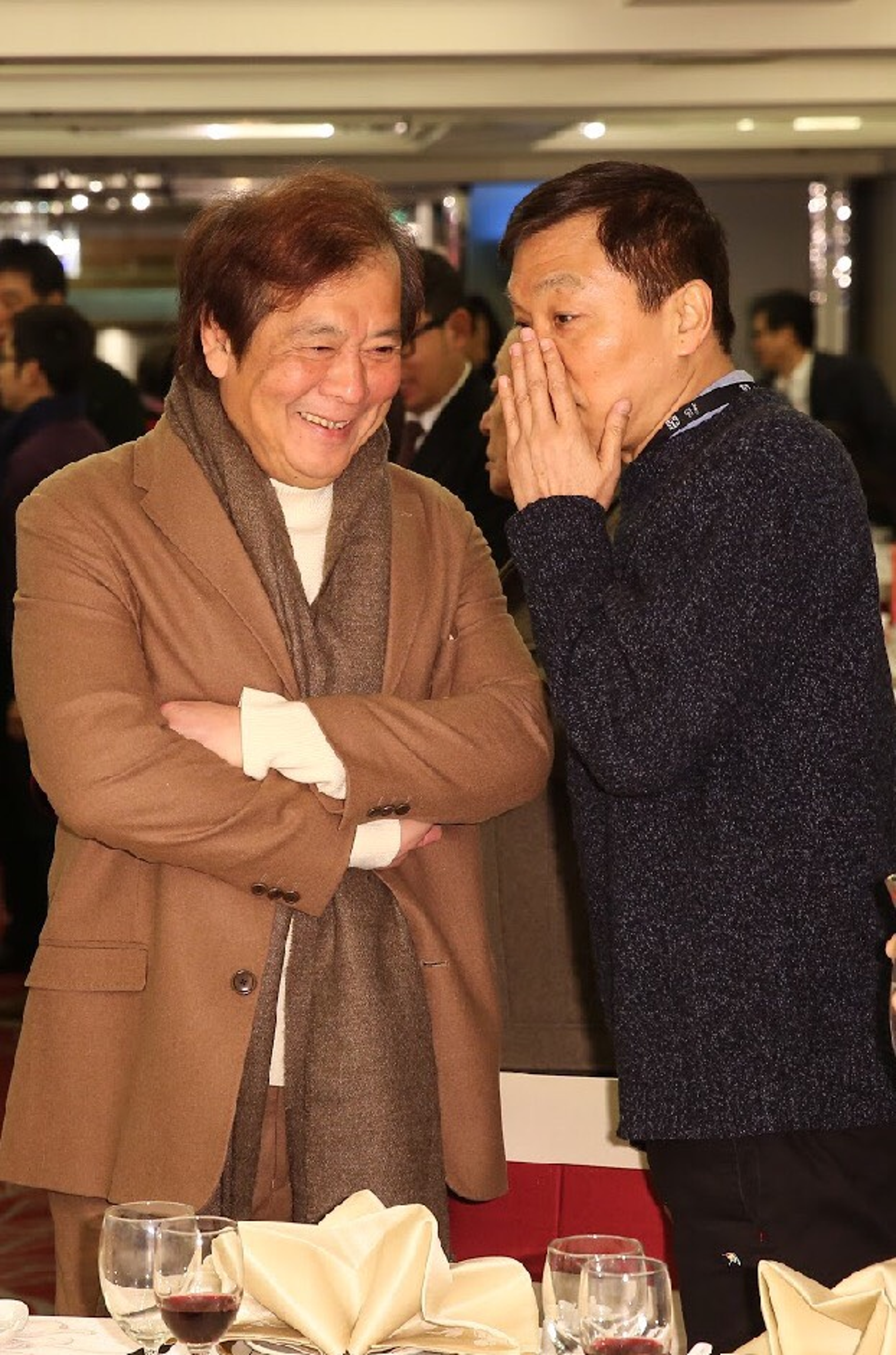 :郭建宏曾與乾德門合作拍戲，對乾的嗓門印象深刻。
