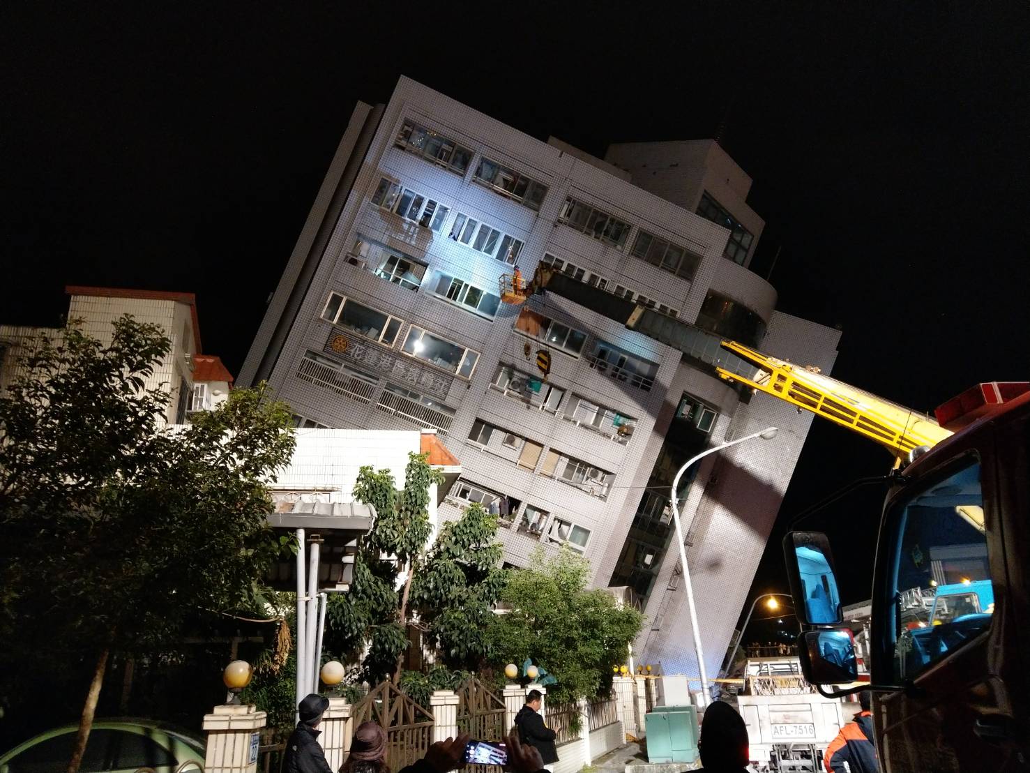 花蓮縣6日晚間發生芮氏規模6.0強震，目前釀成2死214人傷。（網友提供）