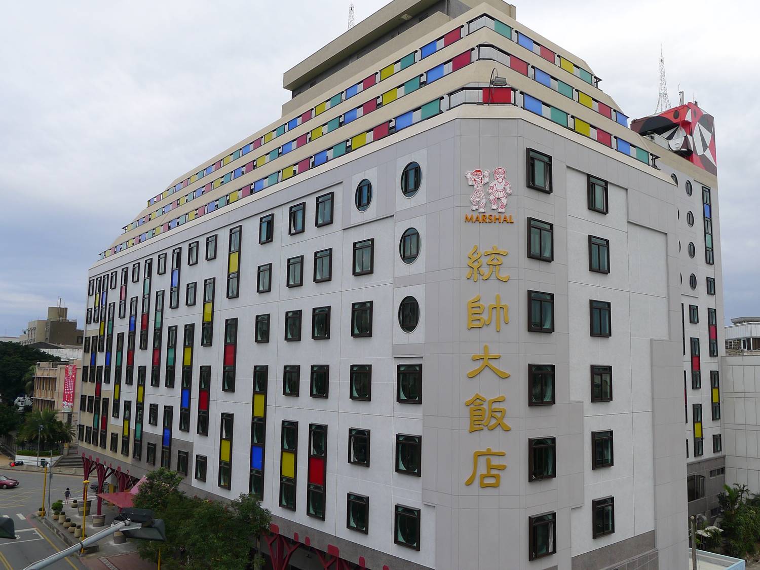 花聯41年老字號的「統帥」二字招牌，為花蓮火車站前地標。（翻攝統帥官網）