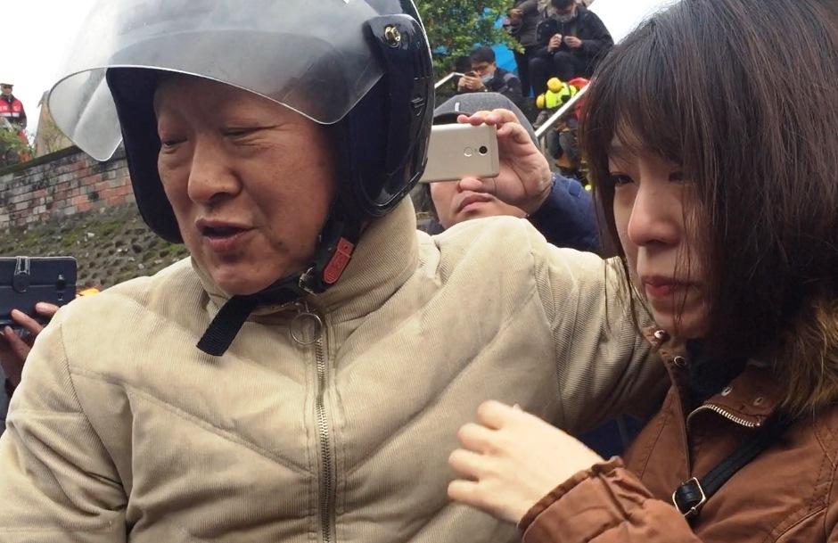 花蓮雲翠社區至今仍有144人失聯,孫先生(左)幸運從露台逃生。