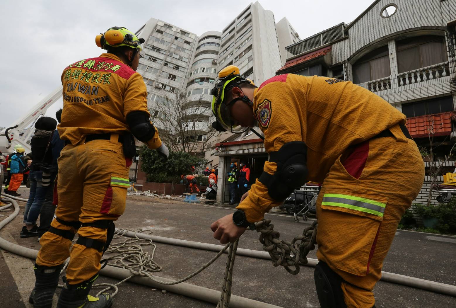 包括中華電信、台灣大、遠傳以及台灣之星，都提供減免月租費以及物資送愛花蓮的活動。 