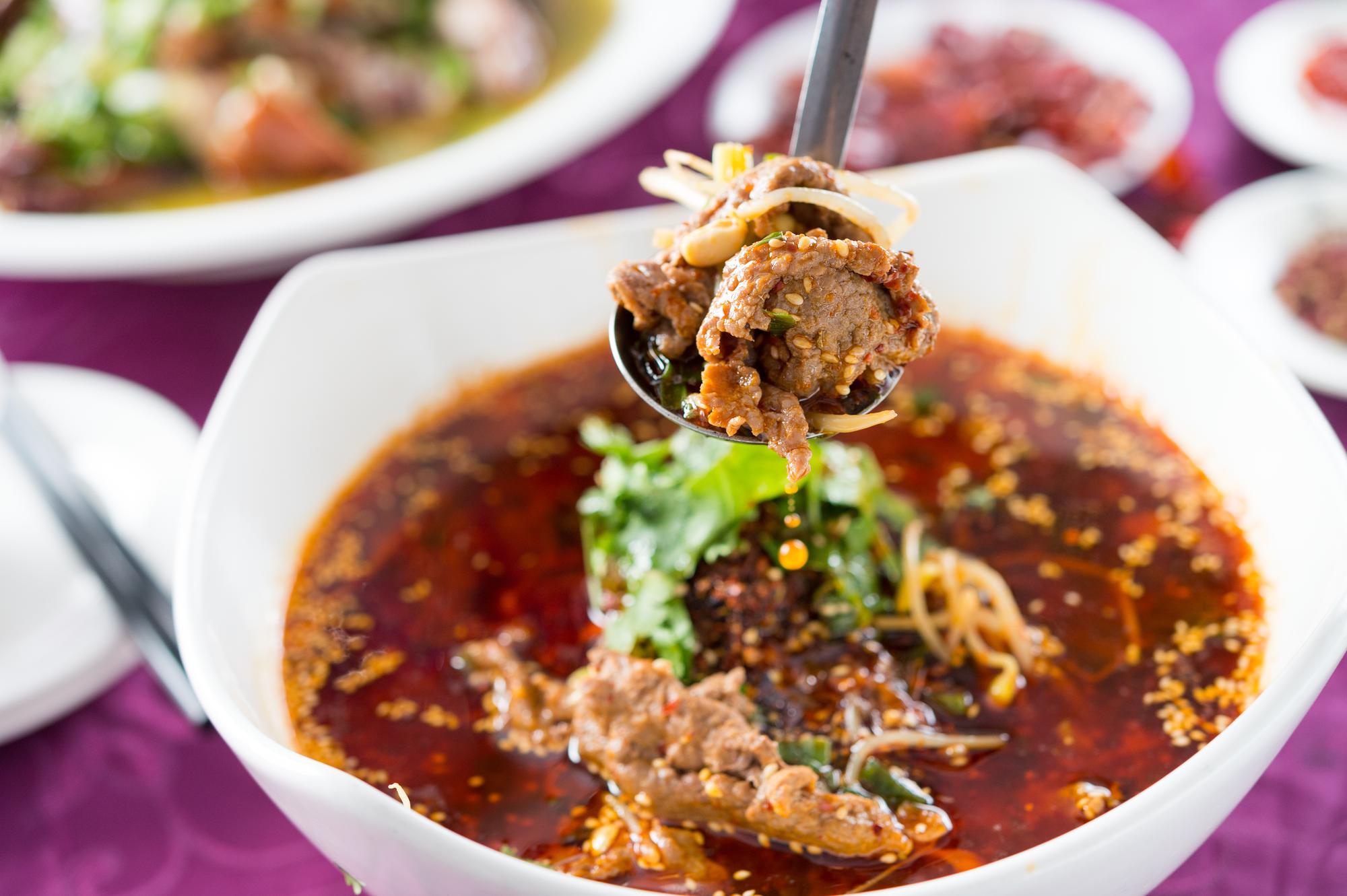 「水煮牛」的牛肉和黃豆芽都補脾,後者還入大腸經,可清熱利濕、消腫除痺。(450元/中份)