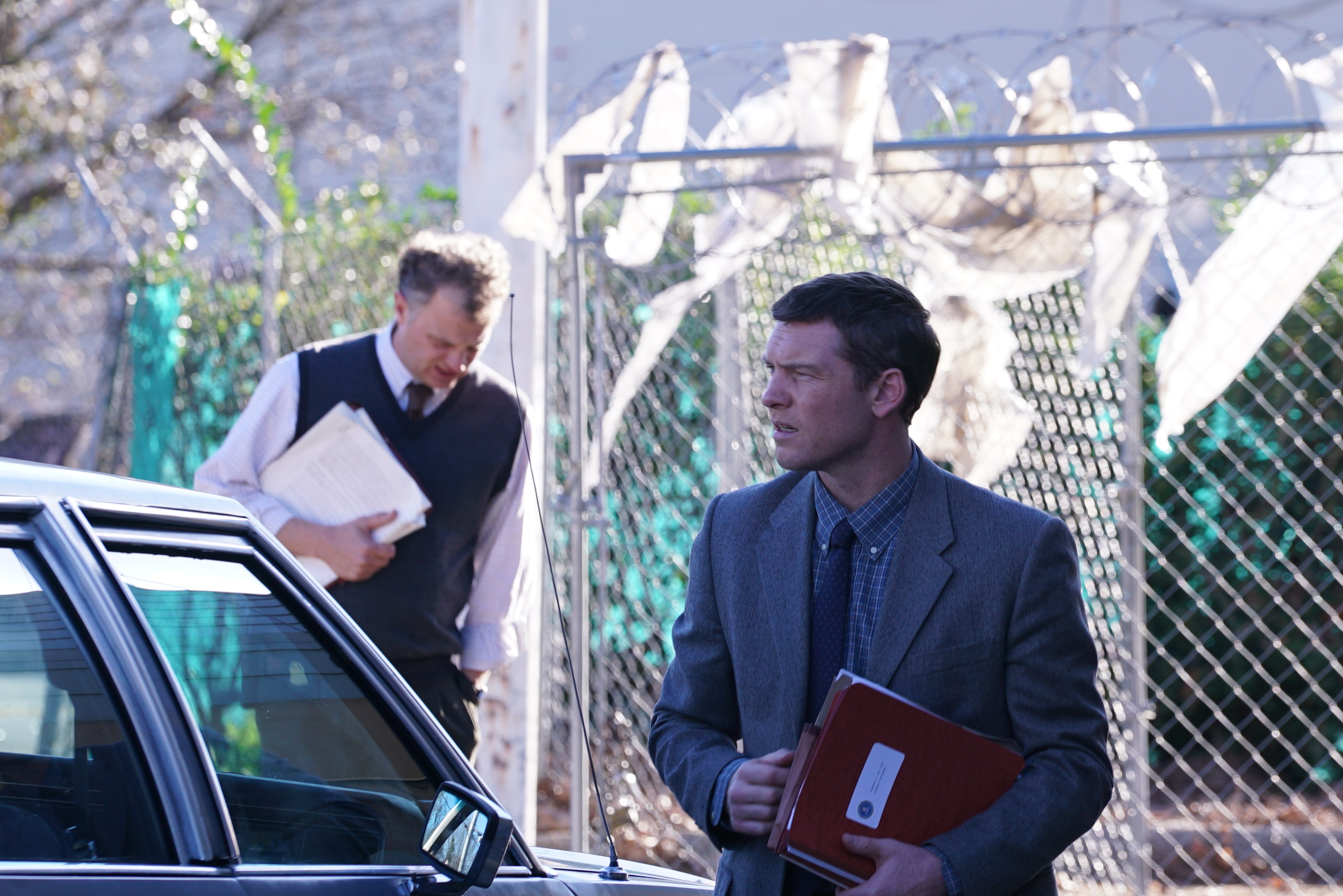 山姆沃辛頓飾演FBI側寫員吉姆，從一個菜鳥被徵召加入辦案，試圖找出各種蛛絲馬跡拼湊凶手身分，最後也完全走入了凶手的內心黑暗世界。（Netflix）