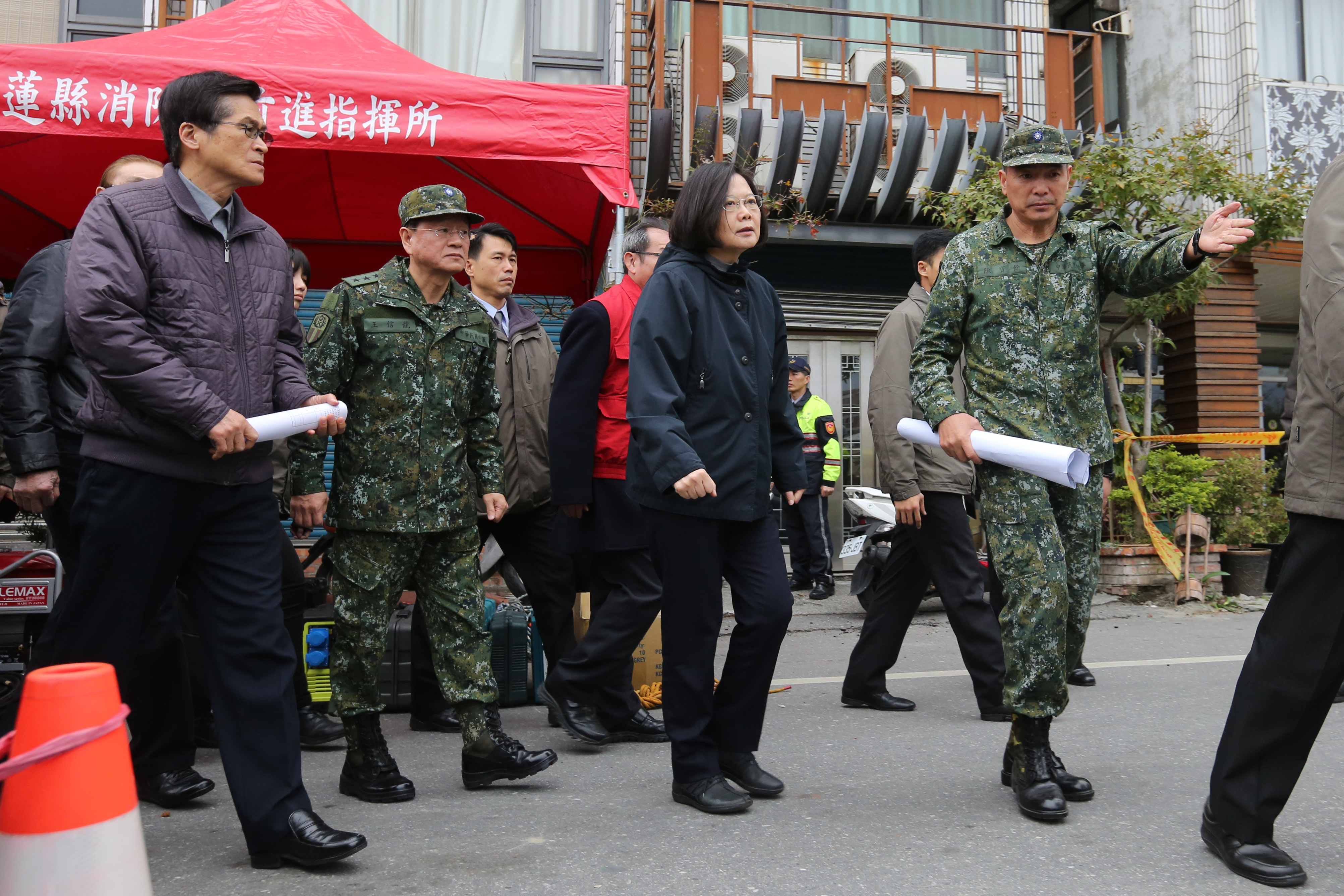 深夜花蓮近海發生規模6.0強震，在花蓮市區造成嚴重災情，總統菜英文前往探視。