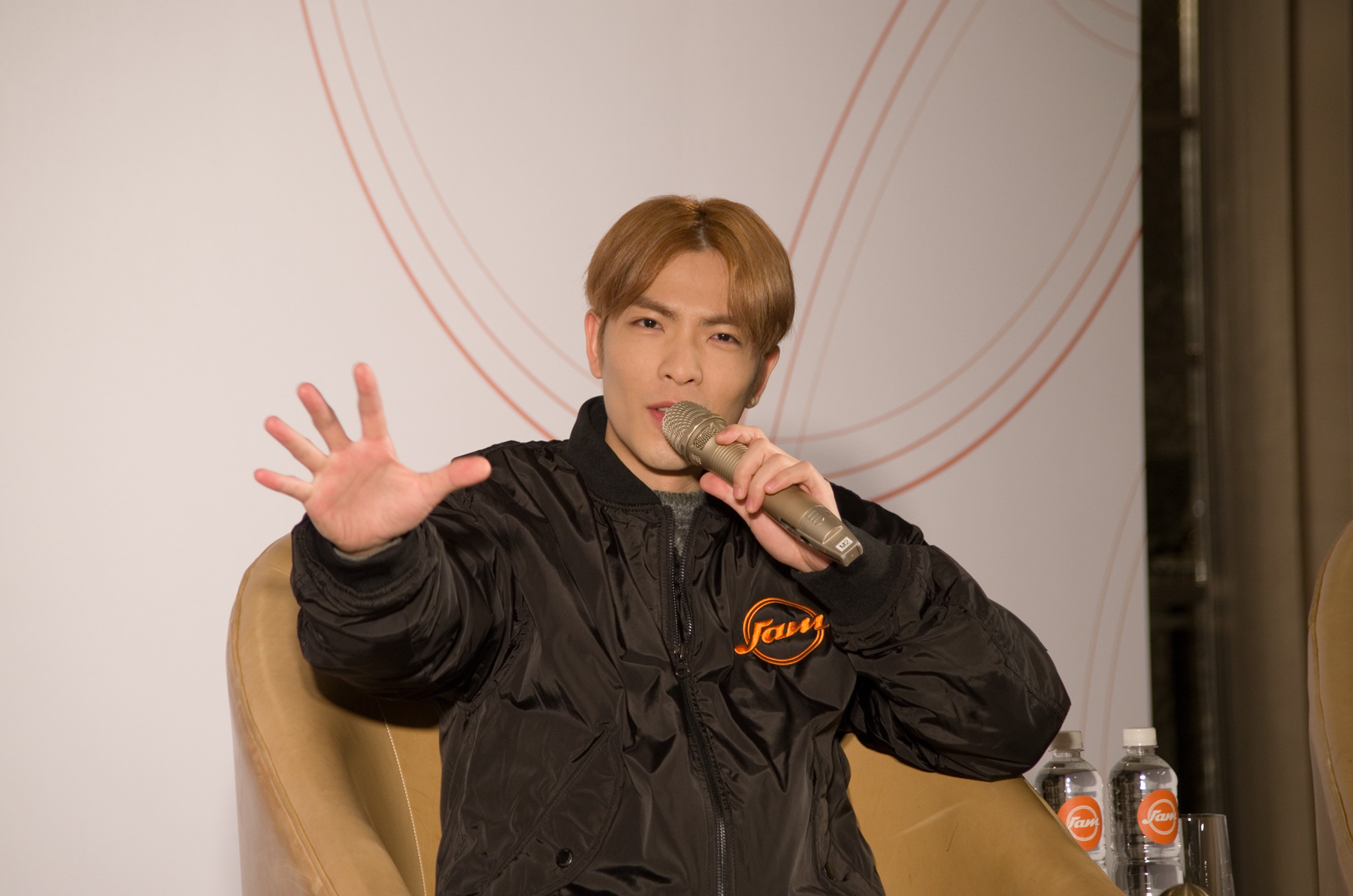 蕭敬騰正式宣佈投入電競領域，要替選手打造一個「家」。