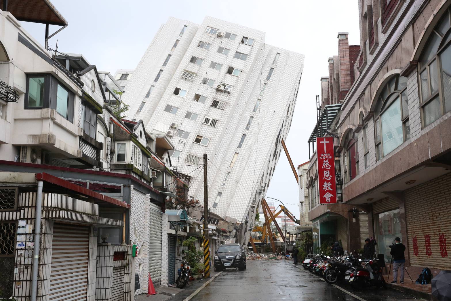 衛生福利部賑災專戶開放接受民眾捐款，做為協助災民後續醫療、復健、生活及社會重建之費用。