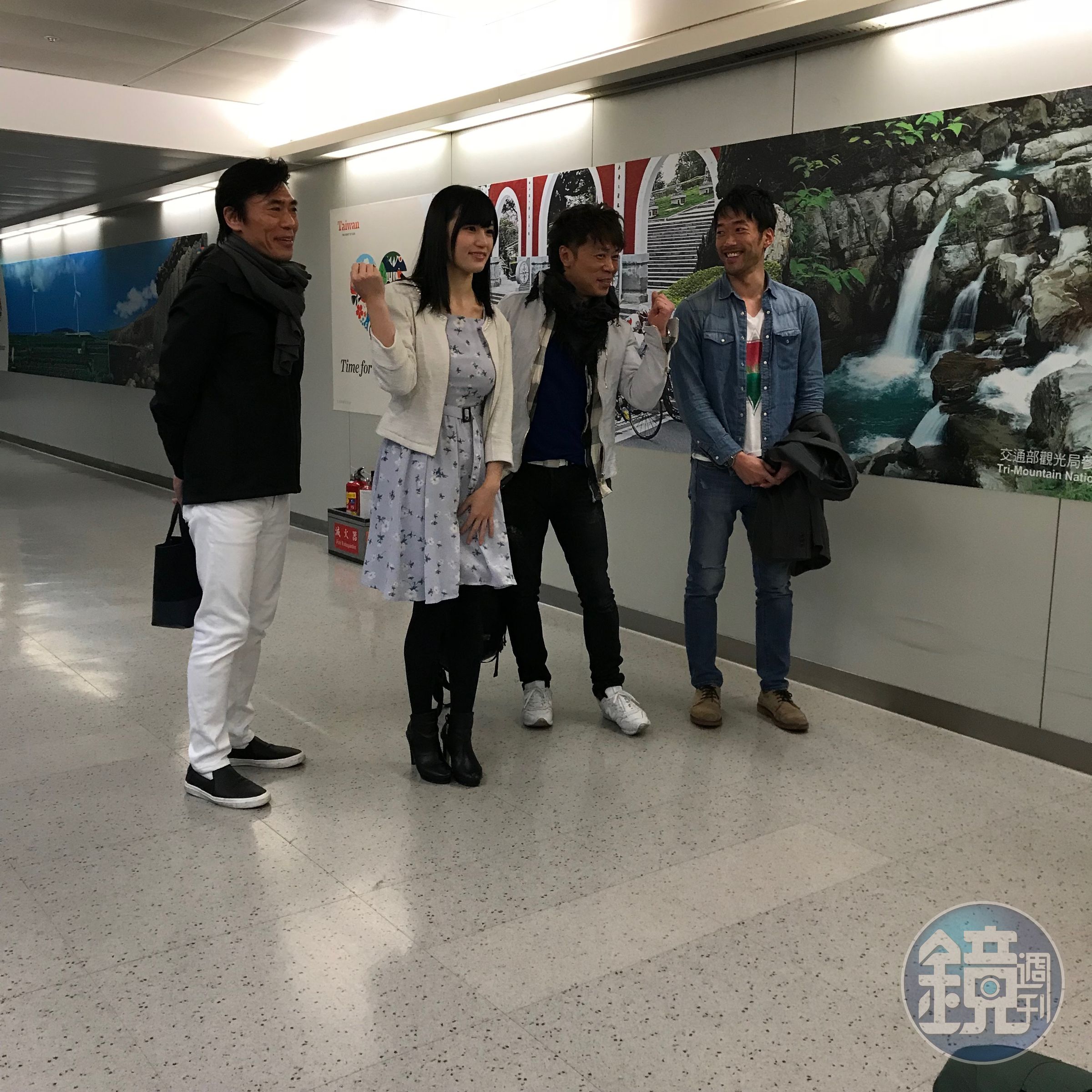 高橋聖子（左二）與三名男優一同訪台，左起大島丈、田淵正浩與鮫島。（主辦提供）
