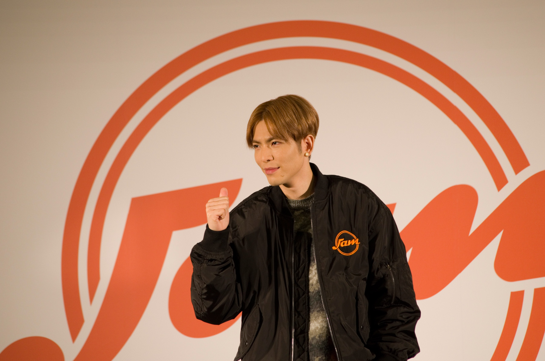 蕭敬騰創立「The Jams 電競俱樂部」，並提供「J Token」的規劃建議。